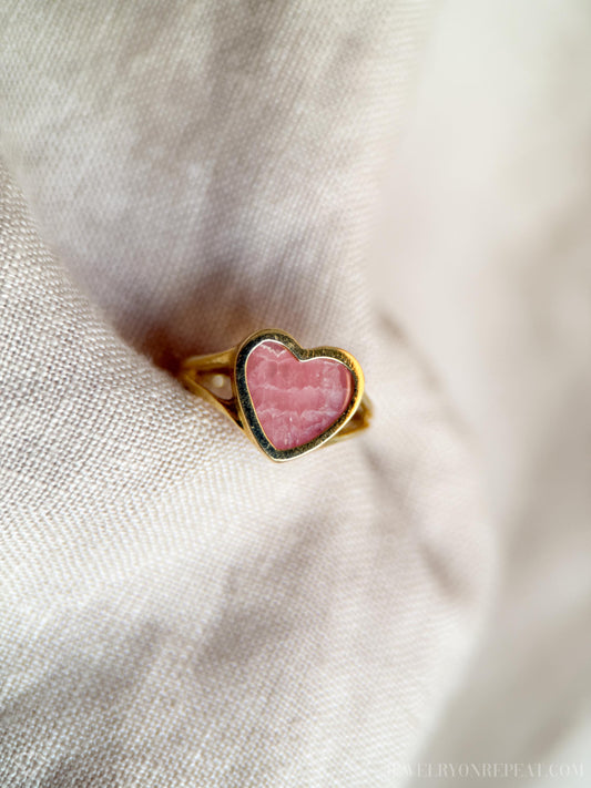 Vintage Heart Cut Rhodochrosite Gemstone Ring in 18k Gold, Retro Jewelry from the 1990s