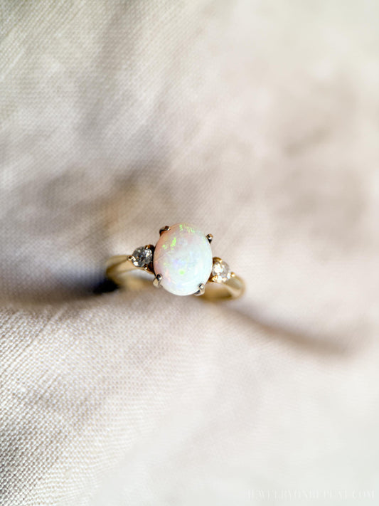 Vintage Opal and Diamond Ring in 14k Gold, Retro Jewelry from the 1990s
