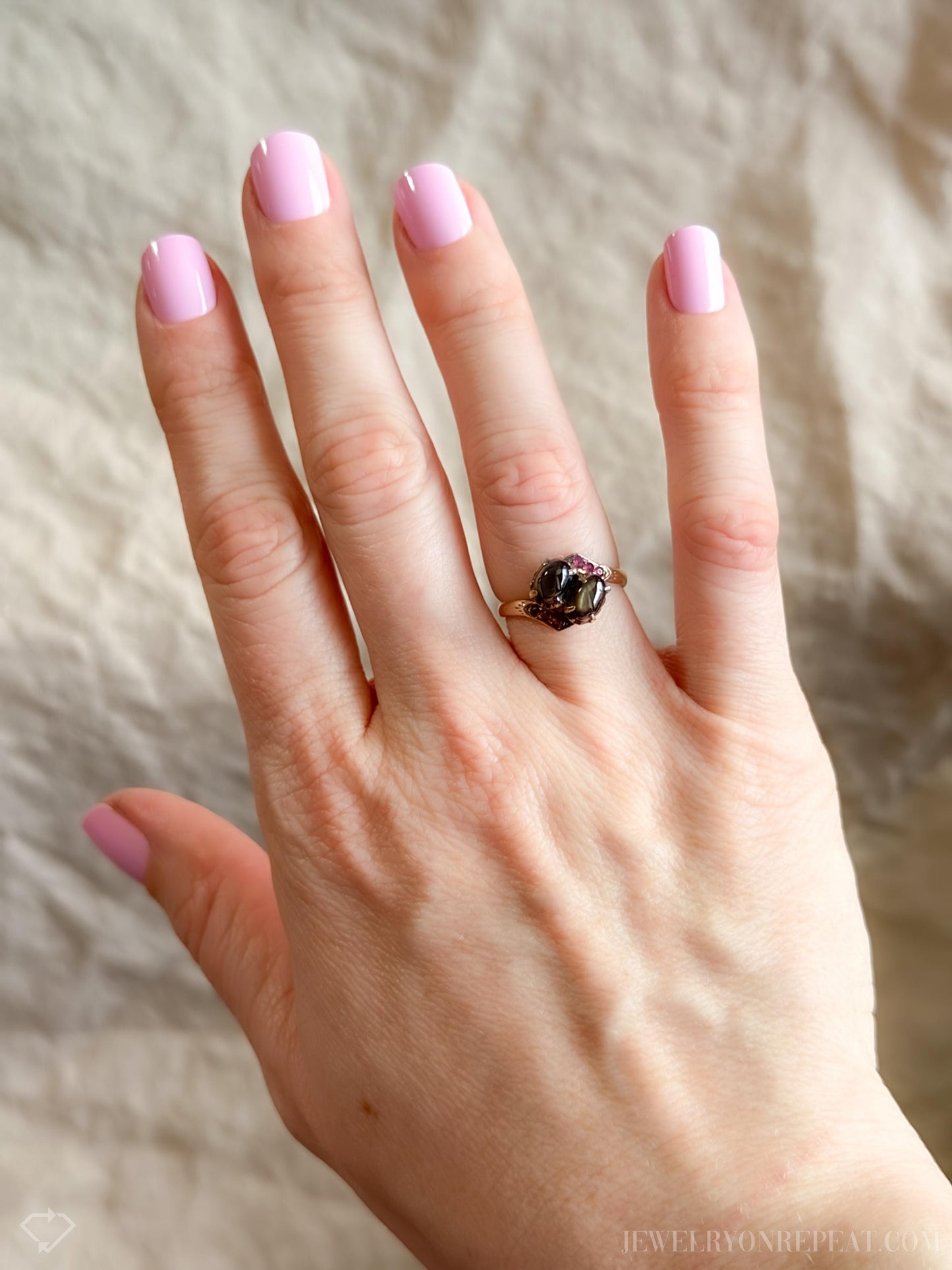 Vintage Art Deco Star Sapphire Gemstone Cabochon Ring in 14k Gold, Antique Jewelry from the 1960s - Timeless, Sustainable, @JewelryOnRepeat