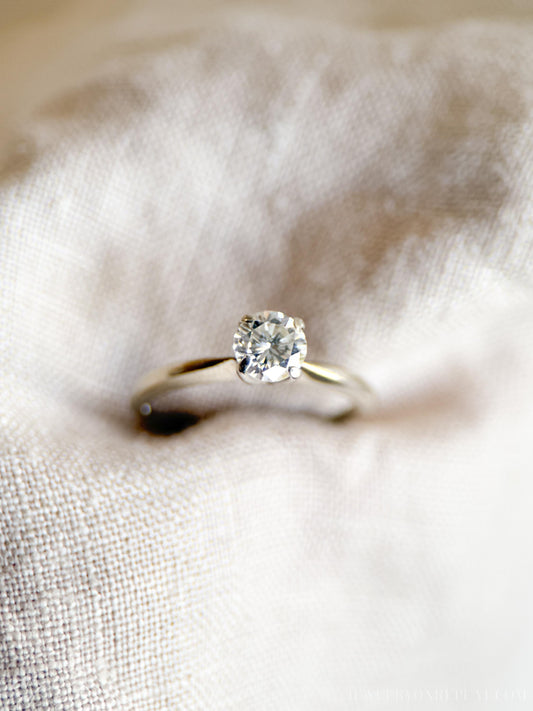 Vintage Diamond Solitaire Engagement Ring in 14k White Gold, Retro Jewelry from the 1990s - Timeless, Sustainable, @JewelryOnRepeat