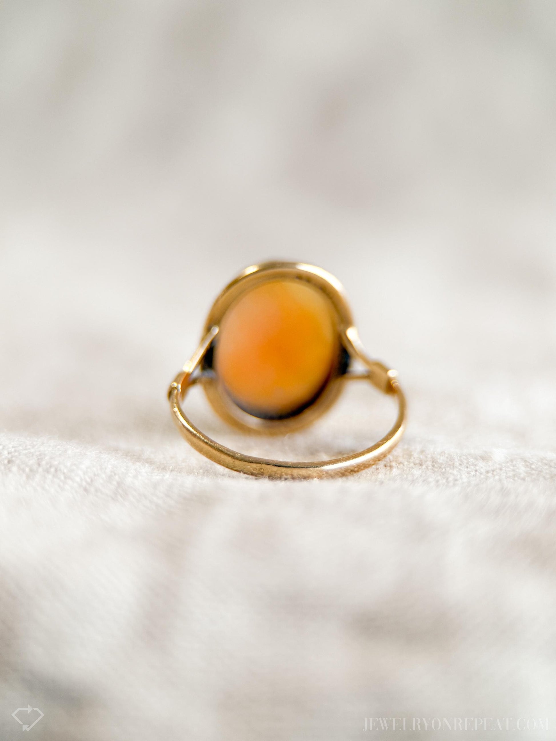 Vintage Cameo Gemstone Ring in 14k Gold, Antique Jewelry from the 1940s - Timeless, Sustainable, @JewelryOnRepeat