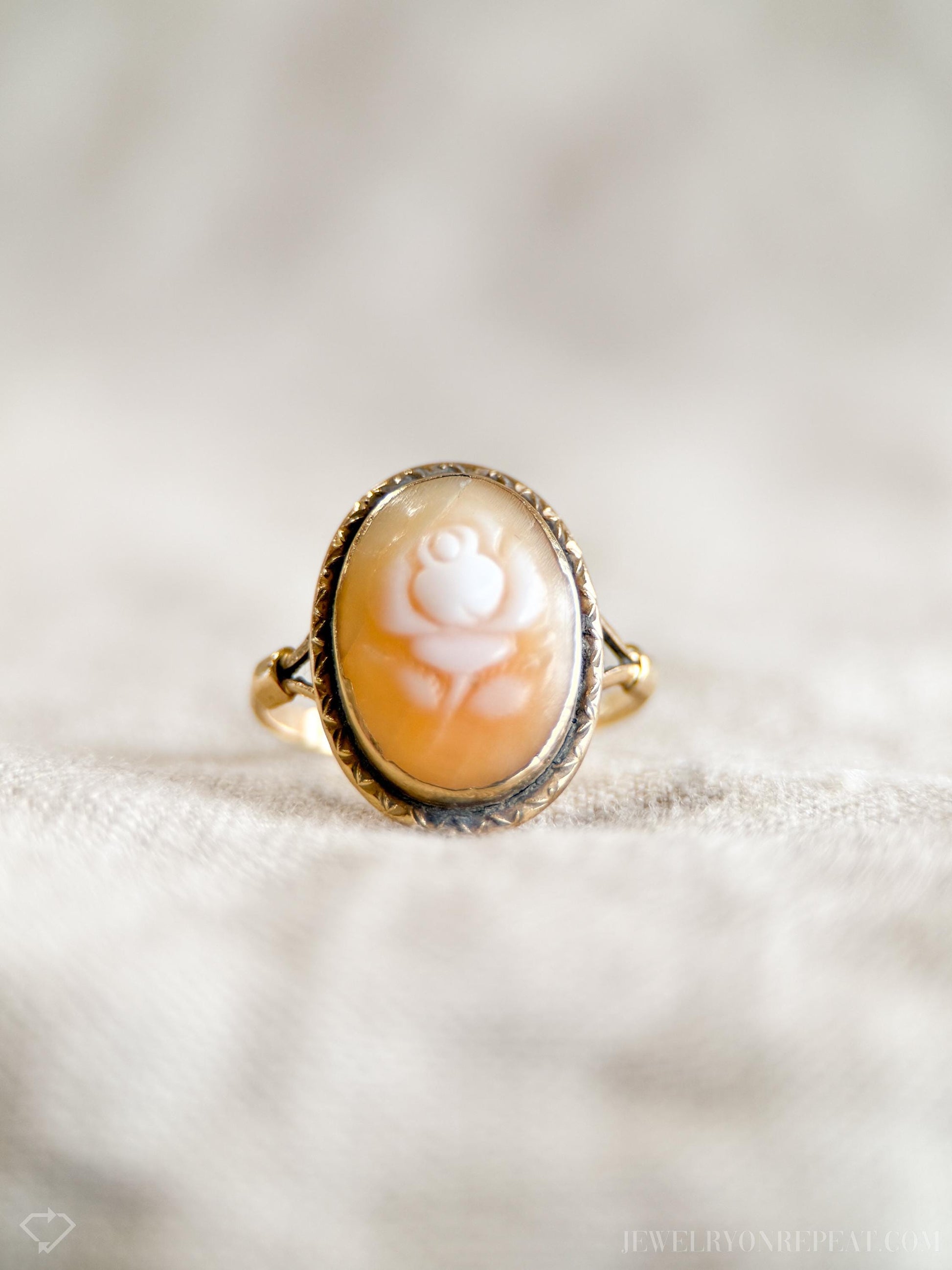 Vintage Cameo Gemstone Ring in 14k Gold, Antique Jewelry from the 1940s - Timeless, Sustainable, @JewelryOnRepeat