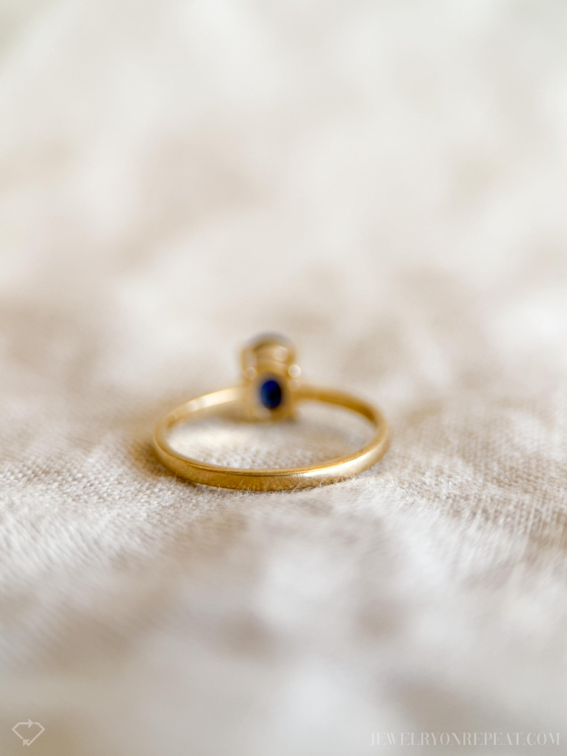 Vintage Oval Cut Blue Sapphire Solitaire Gemstone Ring in 14k Gold, Antique Jewelry from the 1990s - Timeless, Sustainable, @JewelryOnRepeat