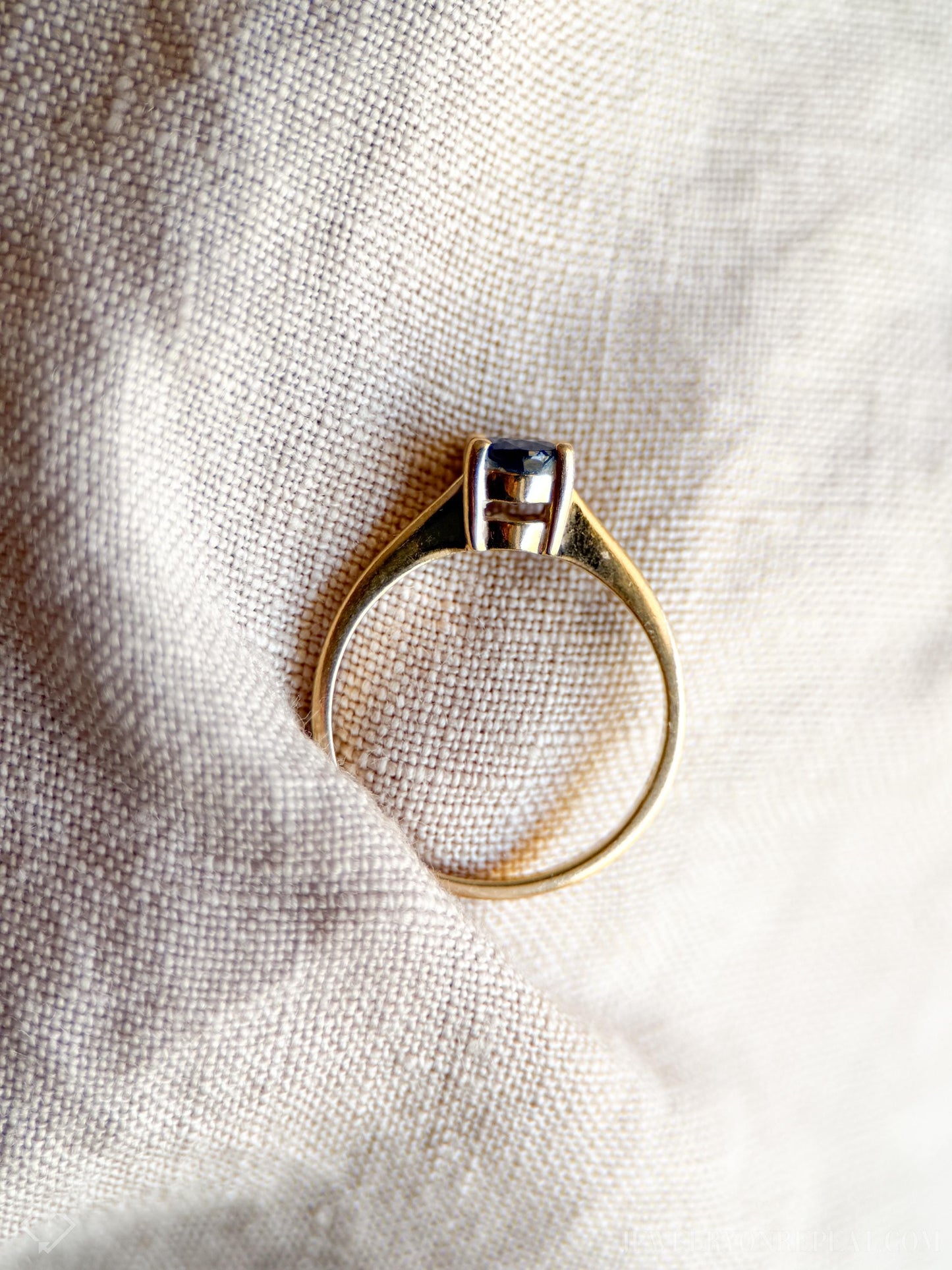 Vintage Oval Cut Blue Sapphire Solitaire Gemstone Ring in 14k Gold, Antique Jewelry from the 1990s - Timeless, Sustainable, @JewelryOnRepeat
