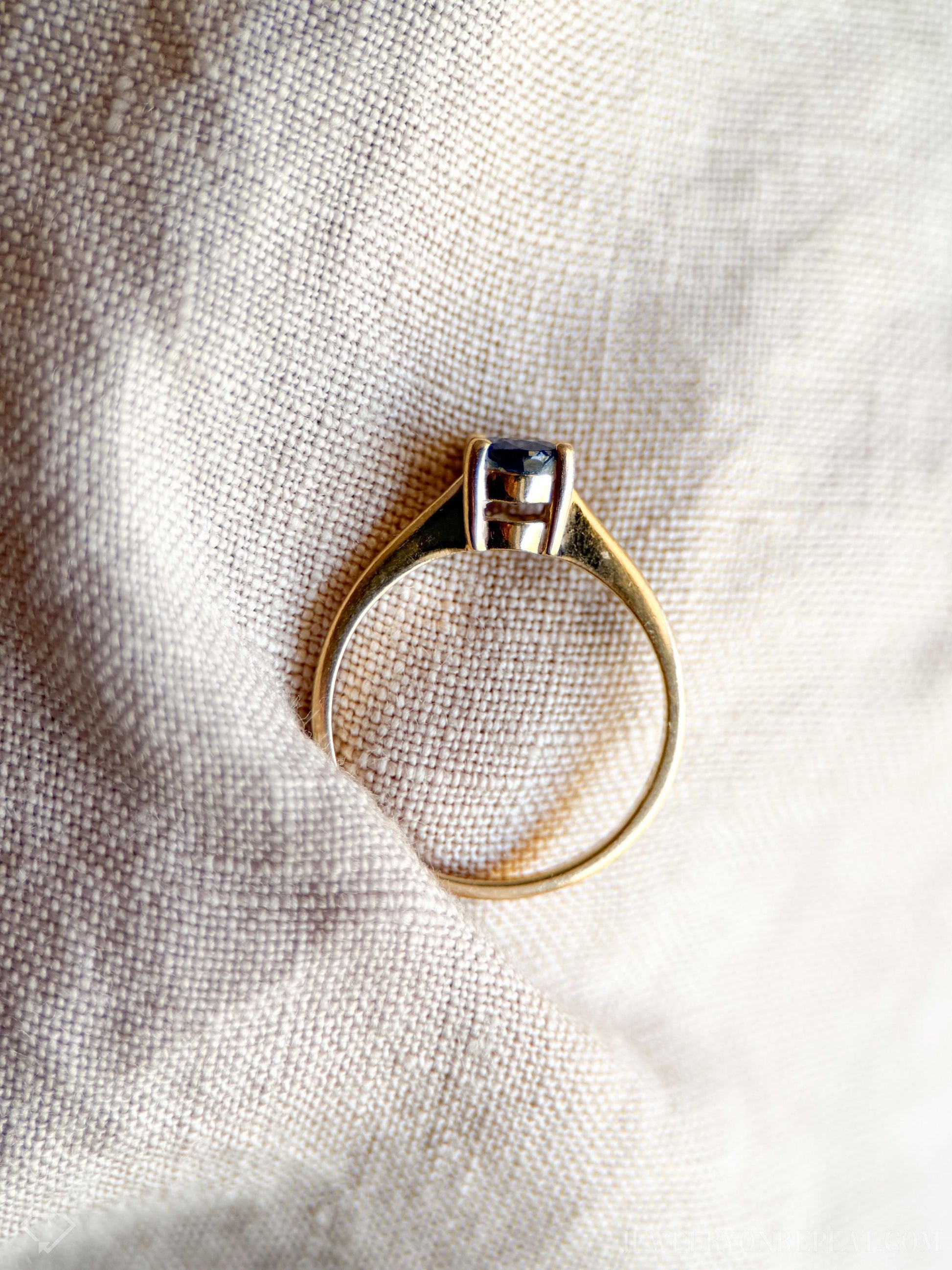 Vintage Oval Cut Blue Sapphire Solitaire Gemstone Ring in 14k Gold, Antique Jewelry from the 1990s - Timeless, Sustainable, @JewelryOnRepeat