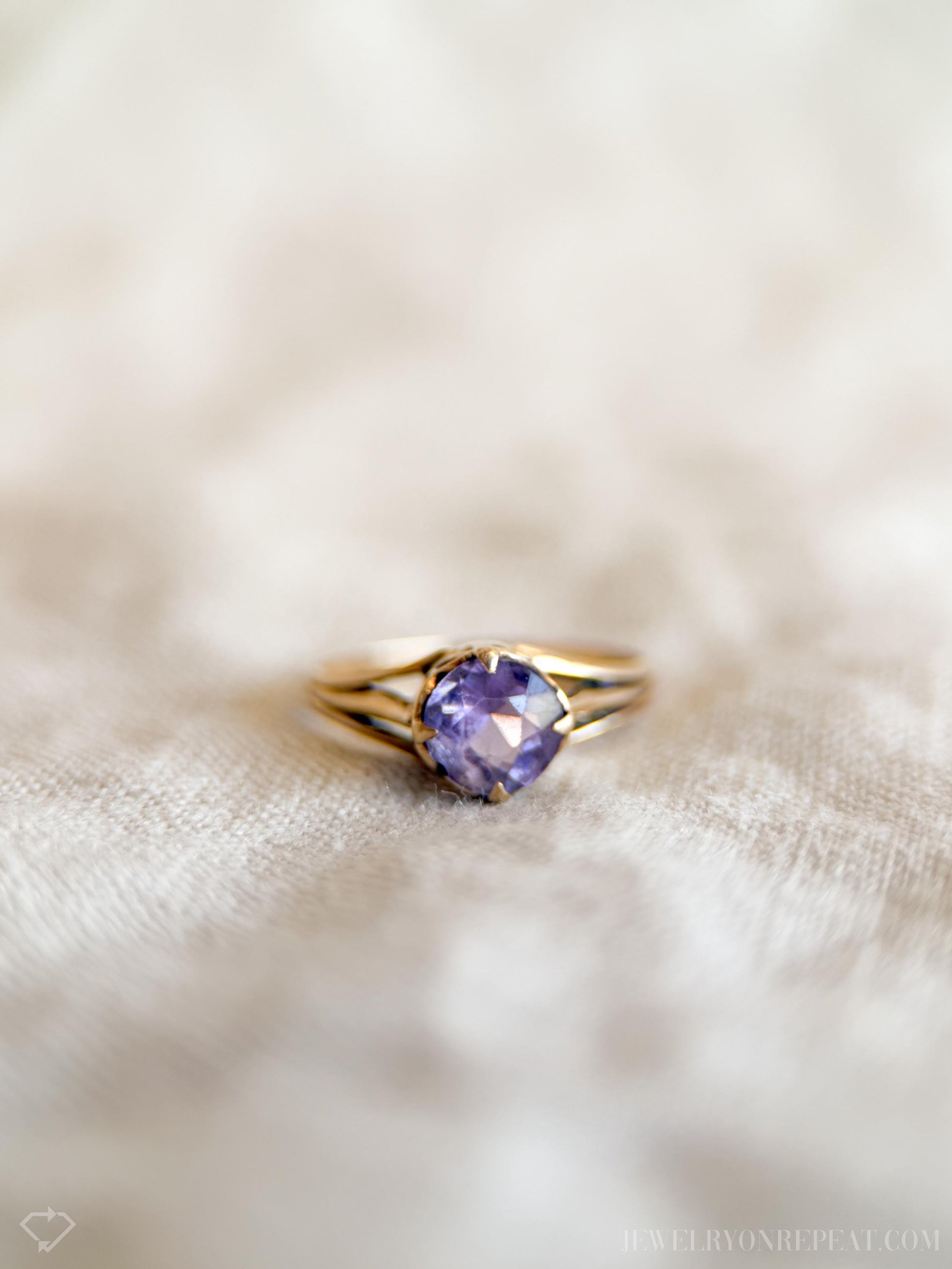 Vintage Purple Amethyst Solitaire Ring in 14k Gold, Antique Jewelry from the 1990s - Timeless, Sustainable, @JewelryOnRepeat