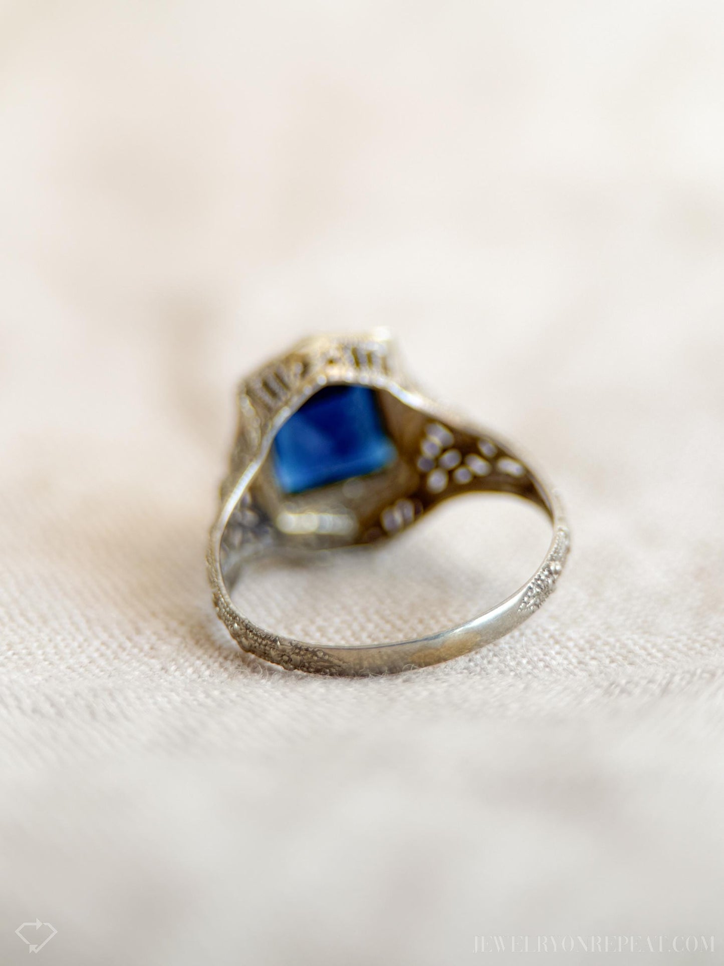 Vintage Blue Sapphire Filigree Gemstone Ring in 14k White Gold, Antique Jewelry from the 1940s - Timeless, Sustainable, @JewelryOnRepeat