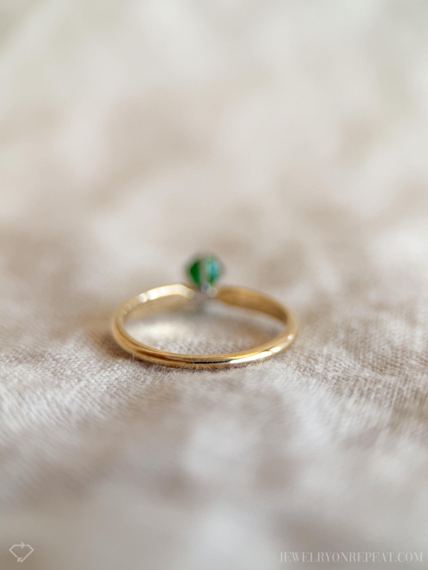 Vintage Oval Cut Emerald Solitaire Ring in 14k Gold, Retro Jewelry from the 1990s - Timeless, Sustainable, @JewelryOnRepeat