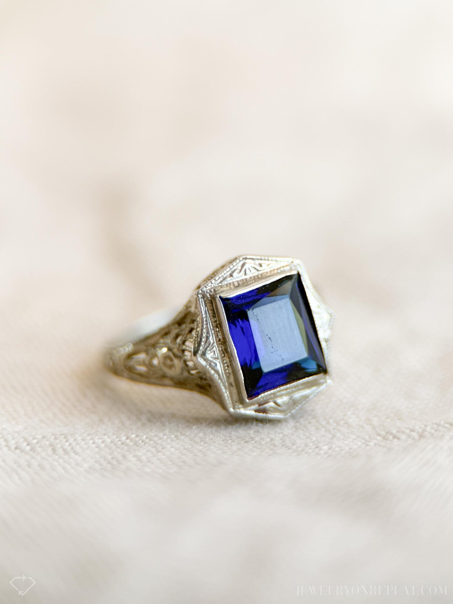 Vintage Blue Sapphire Filigree Gemstone Ring in 14k White Gold, Antique Jewelry from the 1940s - Timeless, Sustainable, @JewelryOnRepeat