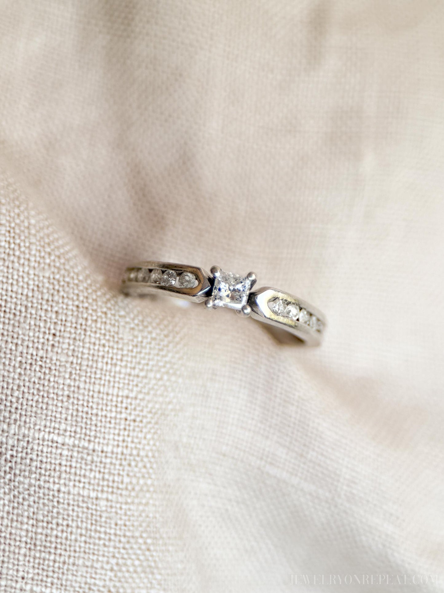 Vintage Diamond Princess Cut Engagement Ring in 10k White Gold, Retro Jewelry from the 1990s - Timeless, Sustainable, @JewelryOnRepeat