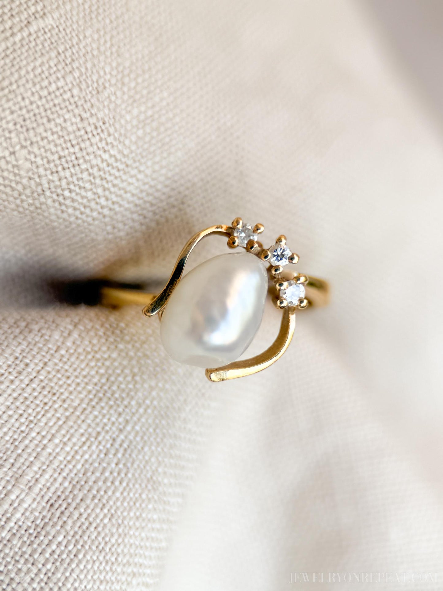 Vintage Diamond and Pearl Ring in 14k Gold, Antique Jewelry from the 1970s - Timeless, Sustainable, @JewelryOnRepeat