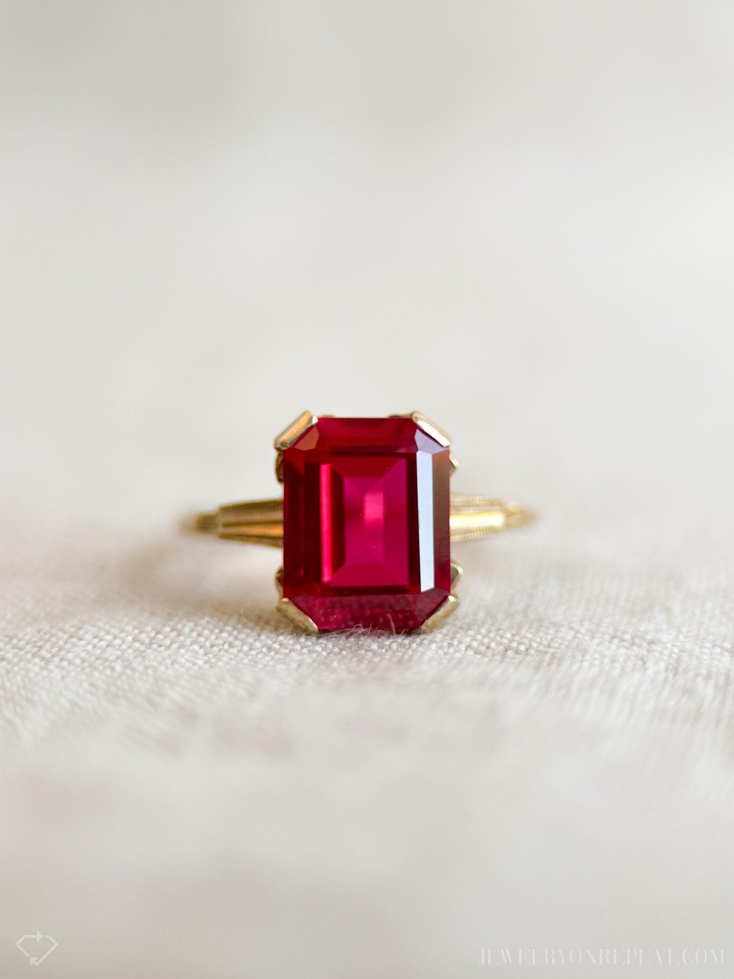 Vintage Art Deco Ruby Ring in 10k Gold, Antique Jewelry from the 1950s - Timeless, Sustainable, @JewelryOnRepeat