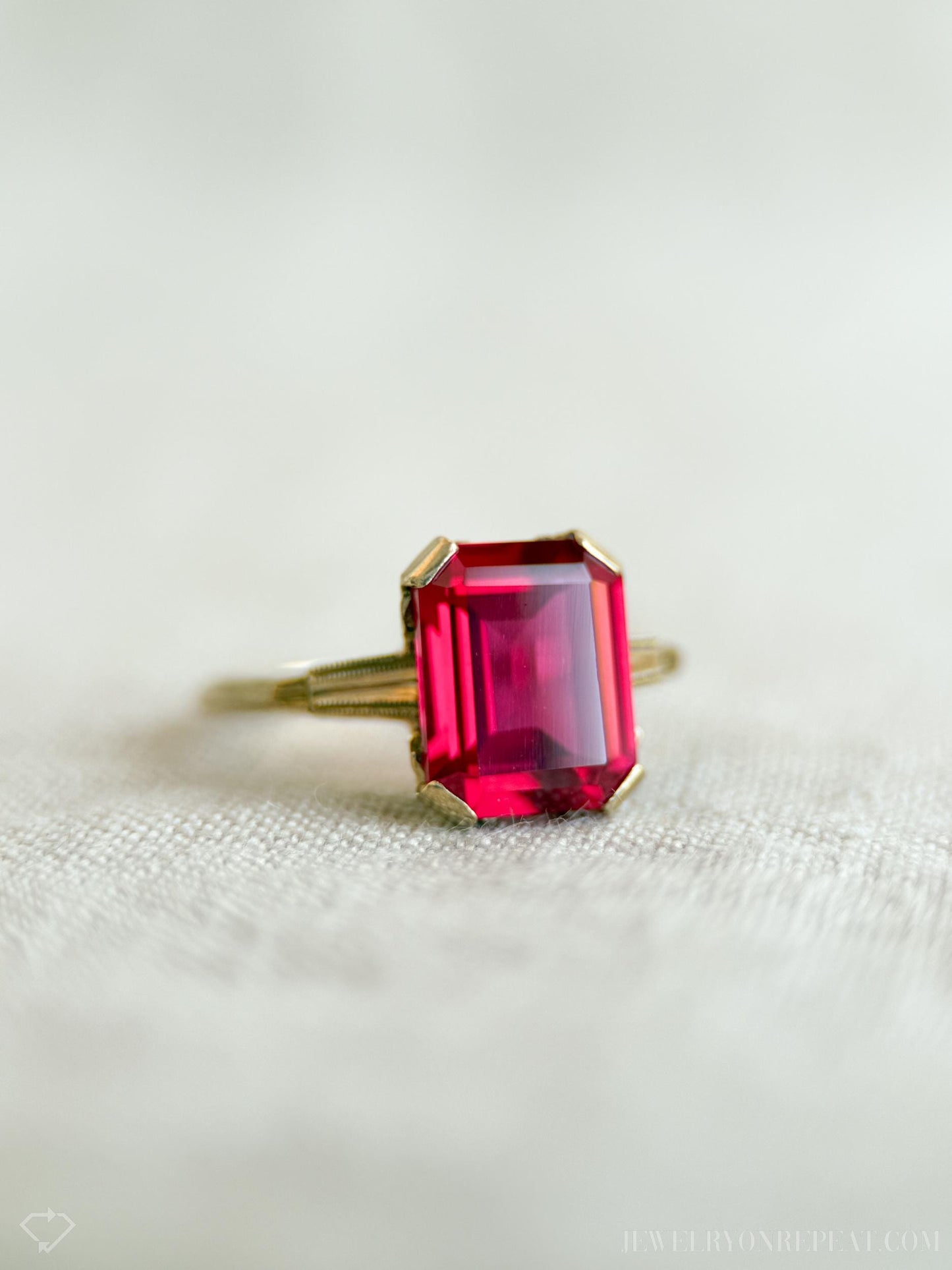 Vintage Art Deco Ruby Ring in 10k Gold, Antique Jewelry from the 1950s - Timeless, Sustainable, @JewelryOnRepeat