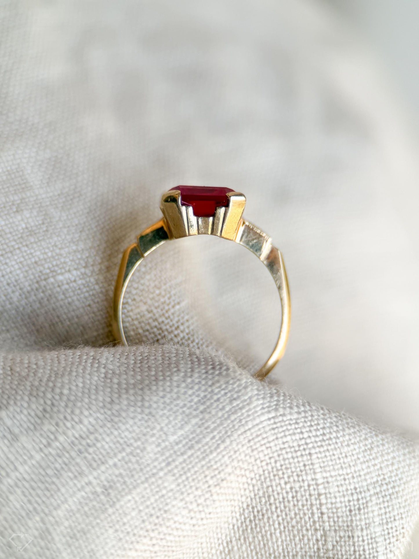 Vintage Art Deco Ruby Ring in 10k Gold, Antique Jewelry from the 1950s - Timeless, Sustainable, @JewelryOnRepeat