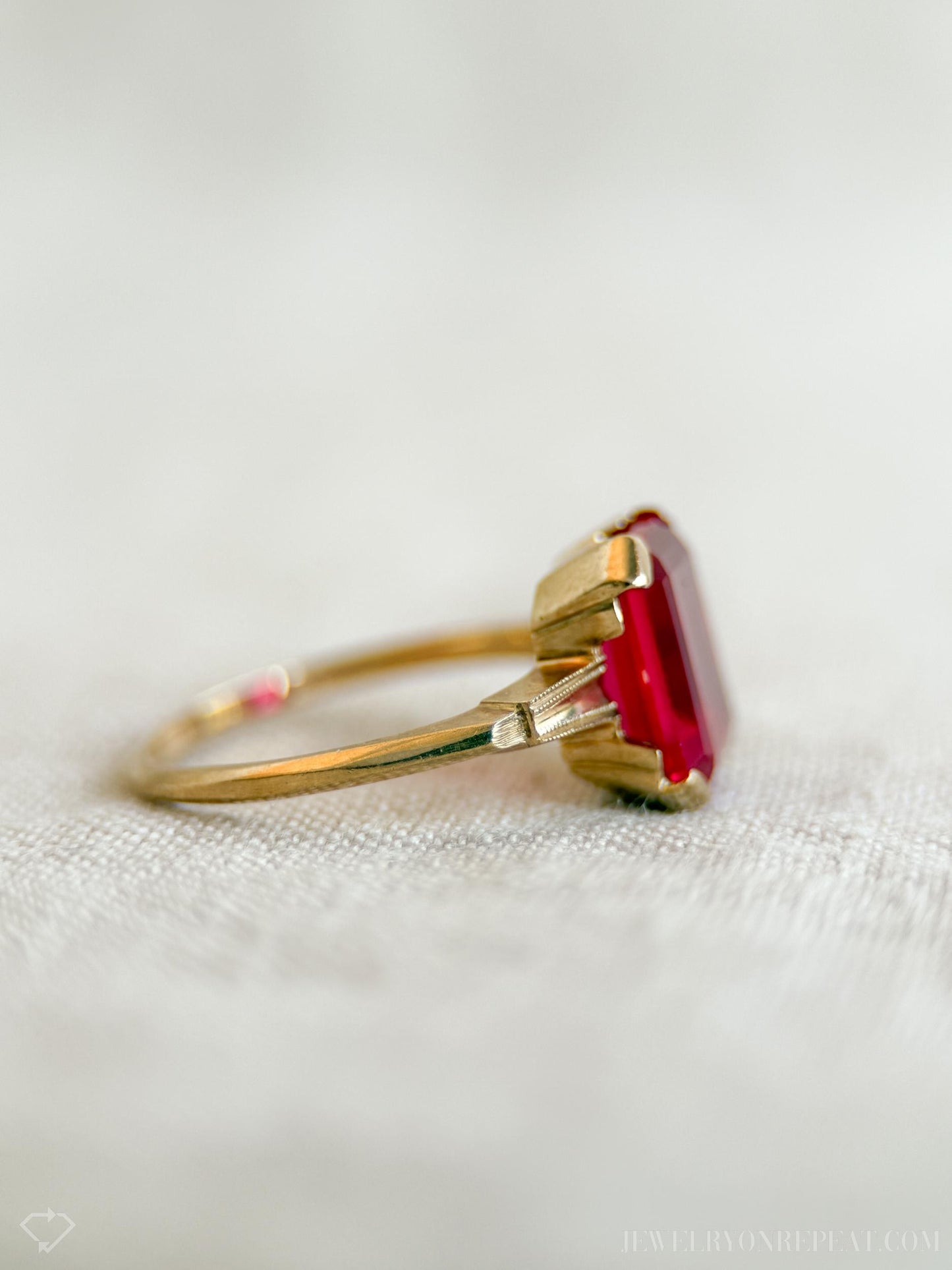 Vintage Art Deco Ruby Ring in 10k Gold, Antique Jewelry from the 1950s - Timeless, Sustainable, @JewelryOnRepeat