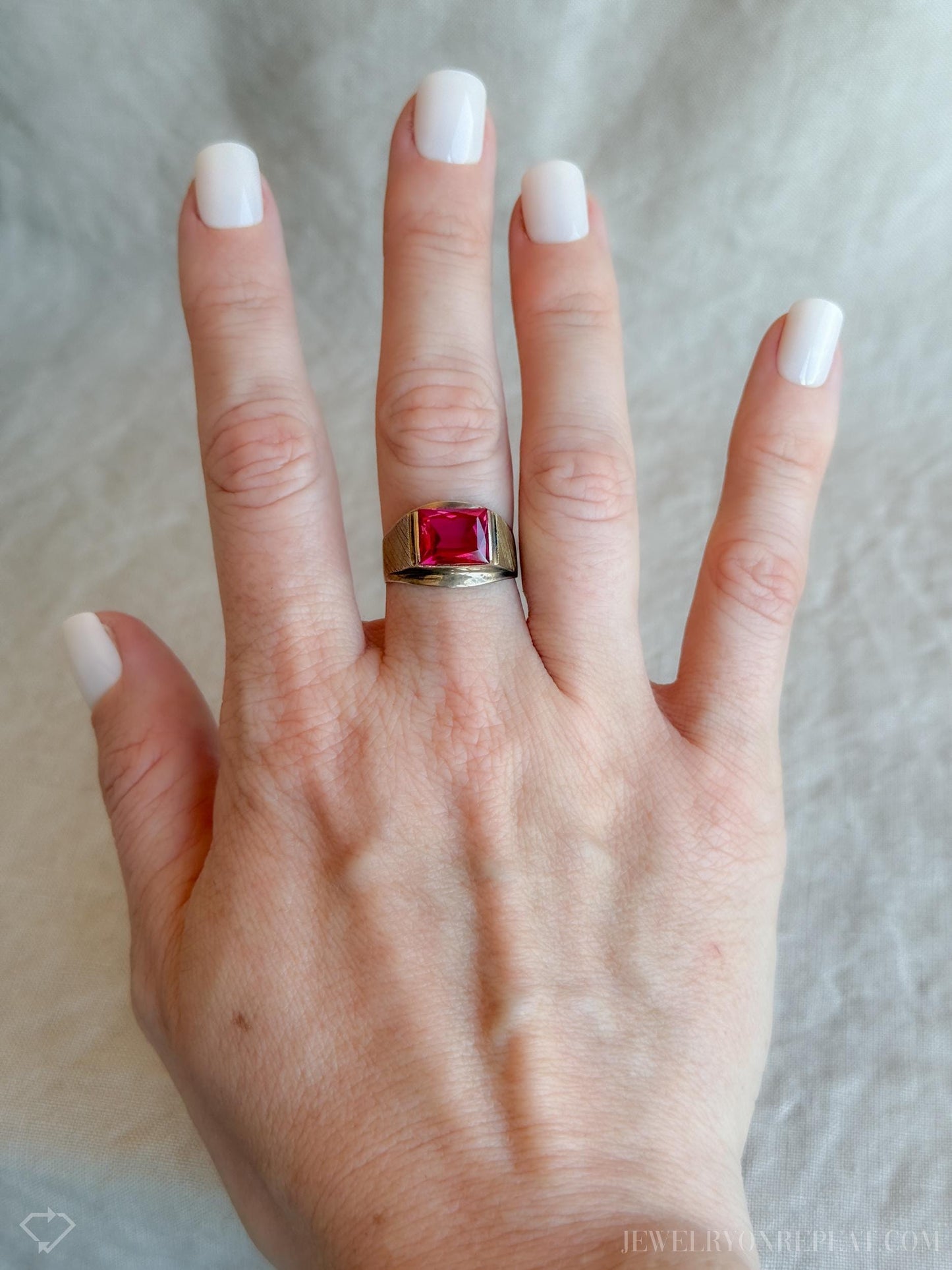 Vintage Art Deco Ruby Ring in 14k Gold, Antique Unisex Jewelry from the 1960s - Timeless, Sustainable, @JewelryOnRepeat