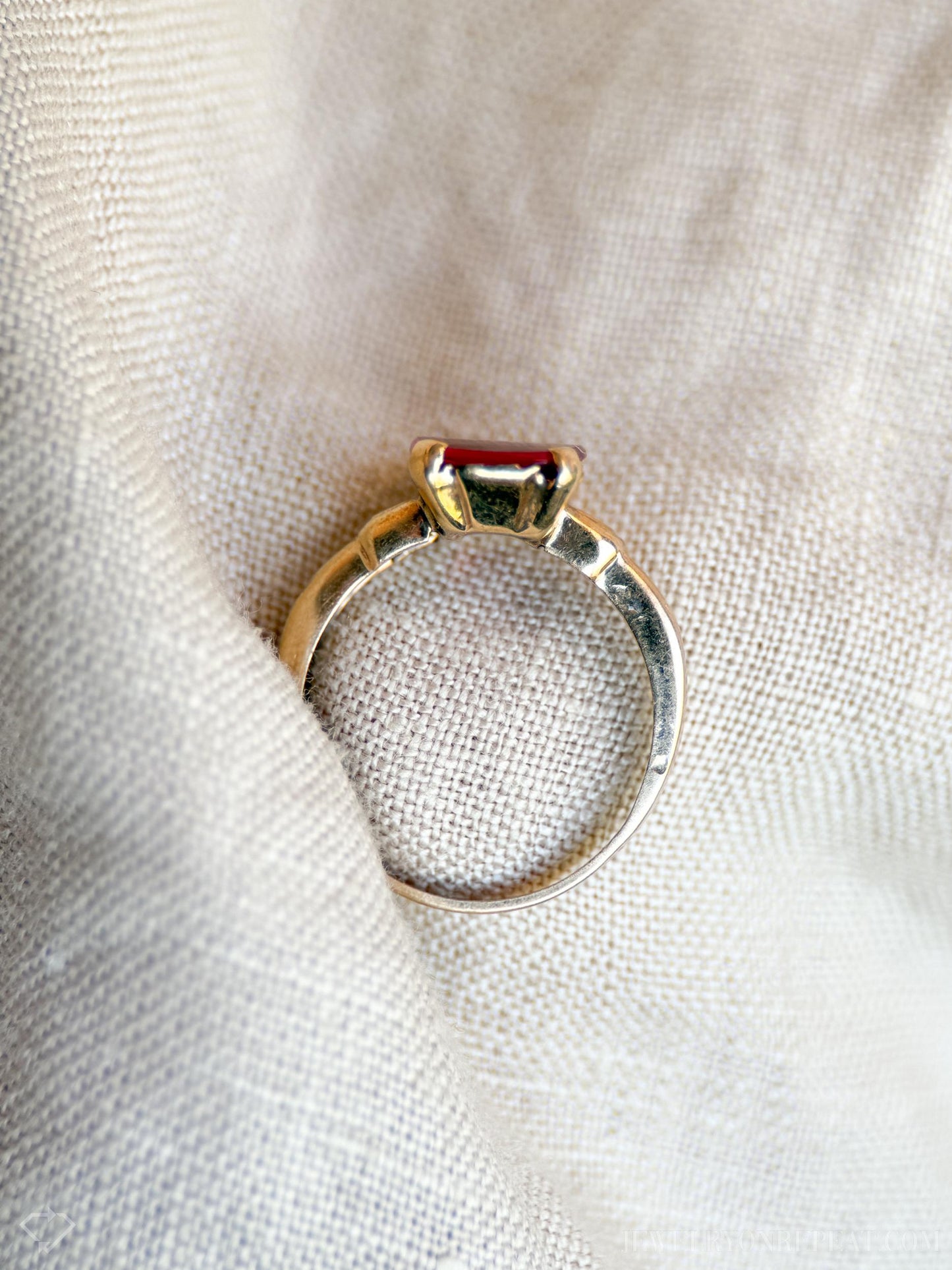 Vintage Art Deco Ruby Ring in 10k Gold, Antique Jewelry from the 1920s - Timeless, Sustainable, @JewelryOnRepeat