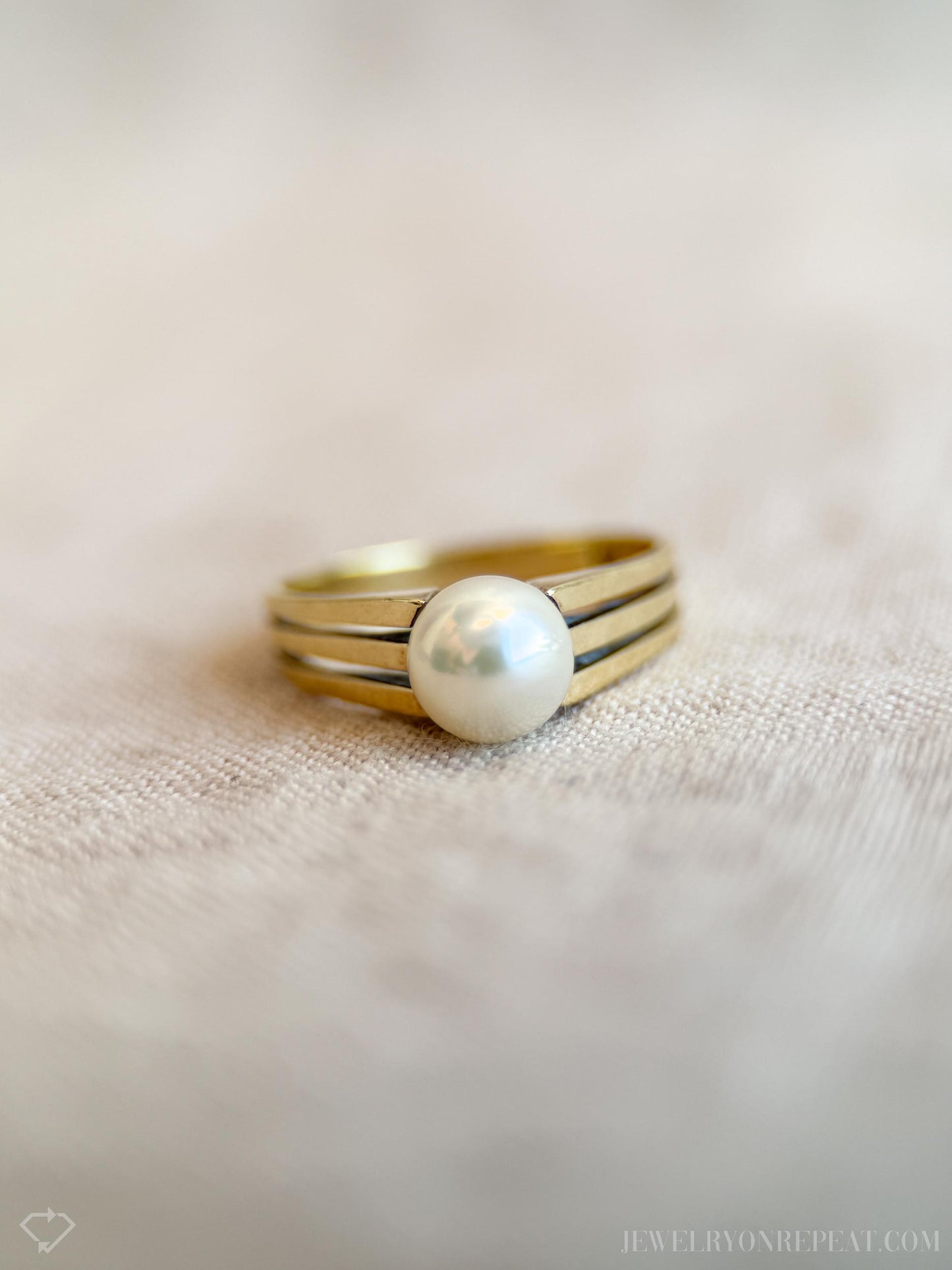 Vintage Akoya Pearl Solitaire Ring in 14k Gold, Antique Jewelry from the 1980s - Timeless, Sustainable, @JewelryOnRepeat