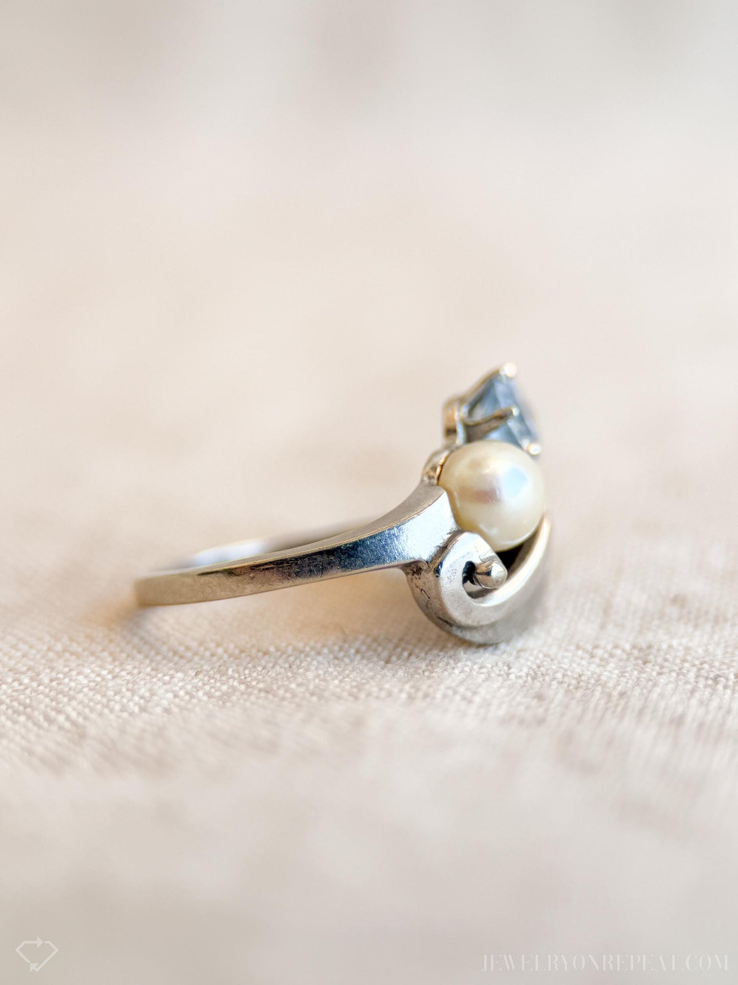 Vintage Pearl and Blue Spinel Ring in 10k White Gold, Antique Jewelry from the 1970s - Timeless, Sustainable, @JewelryOnRepeat