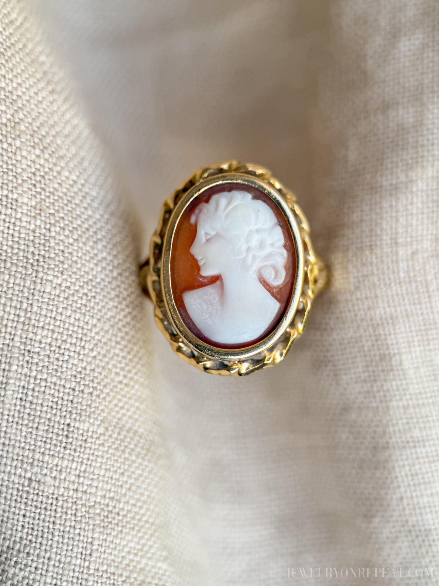 Vintage Cameo Gemstone Ring in 14k Gold, Antique Jewelry from the 1940s - Timeless, Sustainable, @JewelryOnRepeat