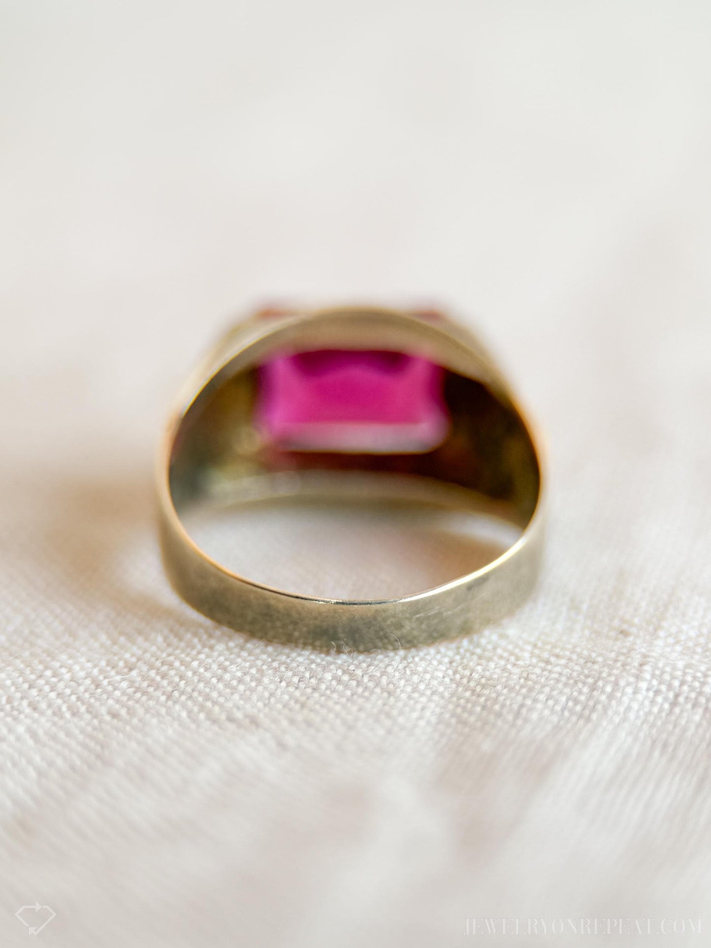 Vintage Art Deco Ruby Ring in 14k Gold, Antique Unisex Jewelry from the 1960s - Timeless, Sustainable, @JewelryOnRepeat