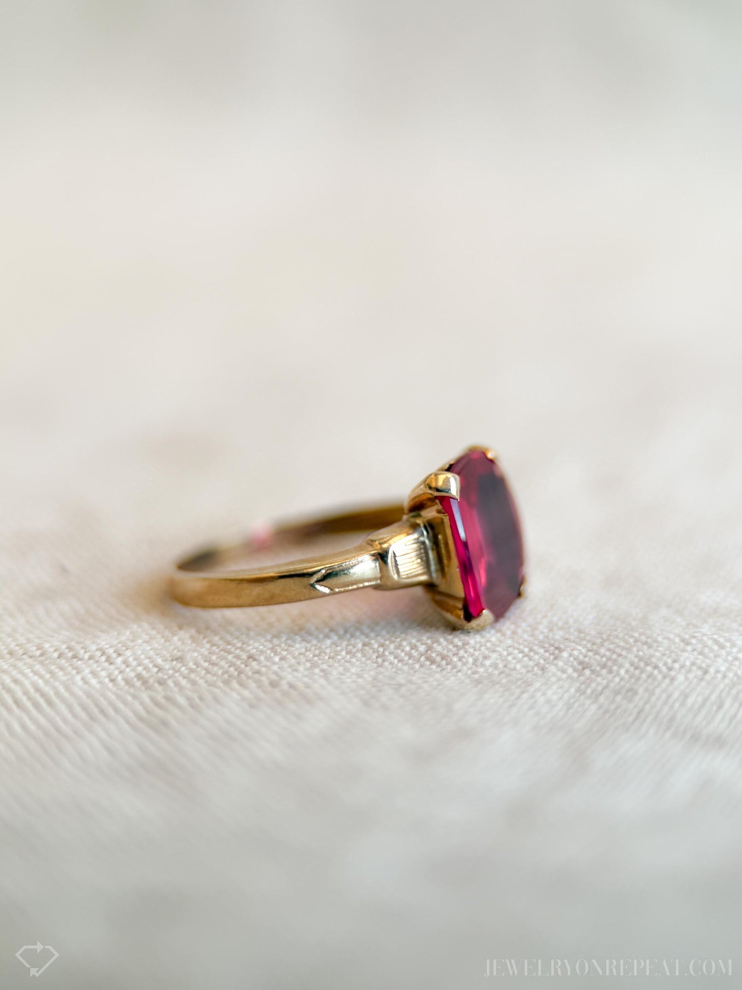 Vintage Art Deco Ruby Ring in 10k Gold, Antique Jewelry from the 1920s - Timeless, Sustainable, @JewelryOnRepeat