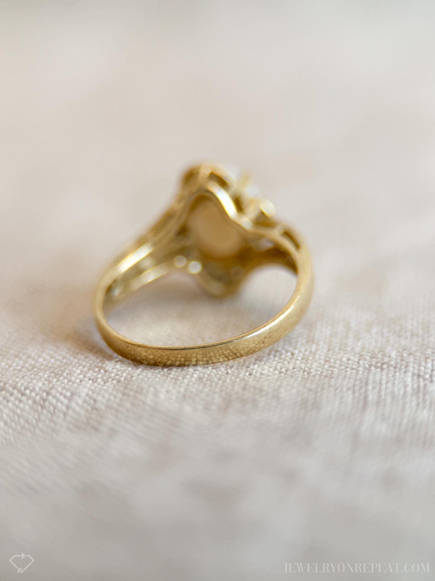 Vintage Opal and Diamond Ring in 14k Gold, Antique Jewelry from the 1990s - Timeless, Sustainable, @JewelryOnRepeat