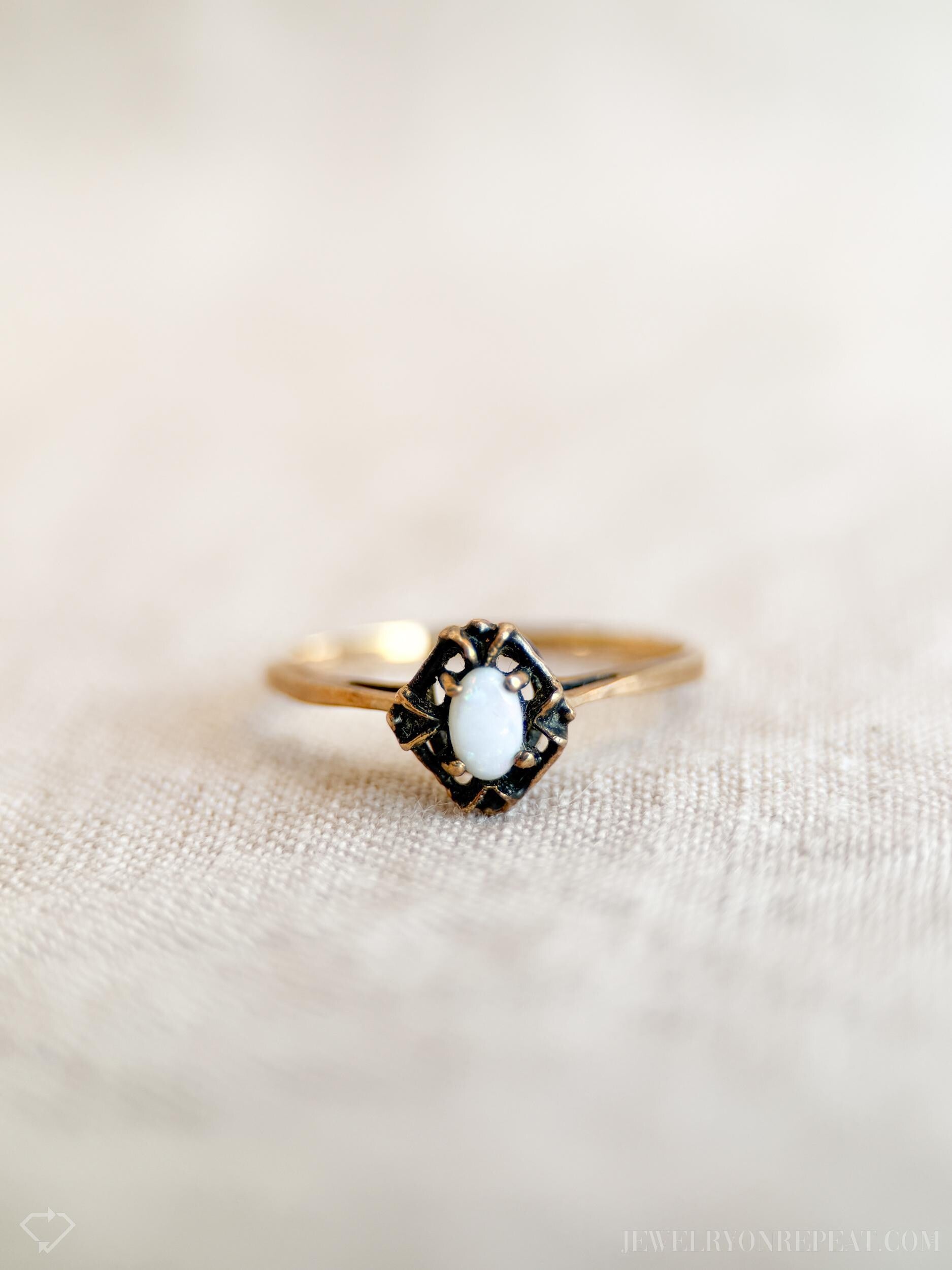 Vintage Opal Ring in 10k Gold, Antique Jewelry from the 1970s - Timeless, Sustainable, @JewelryOnRepeat