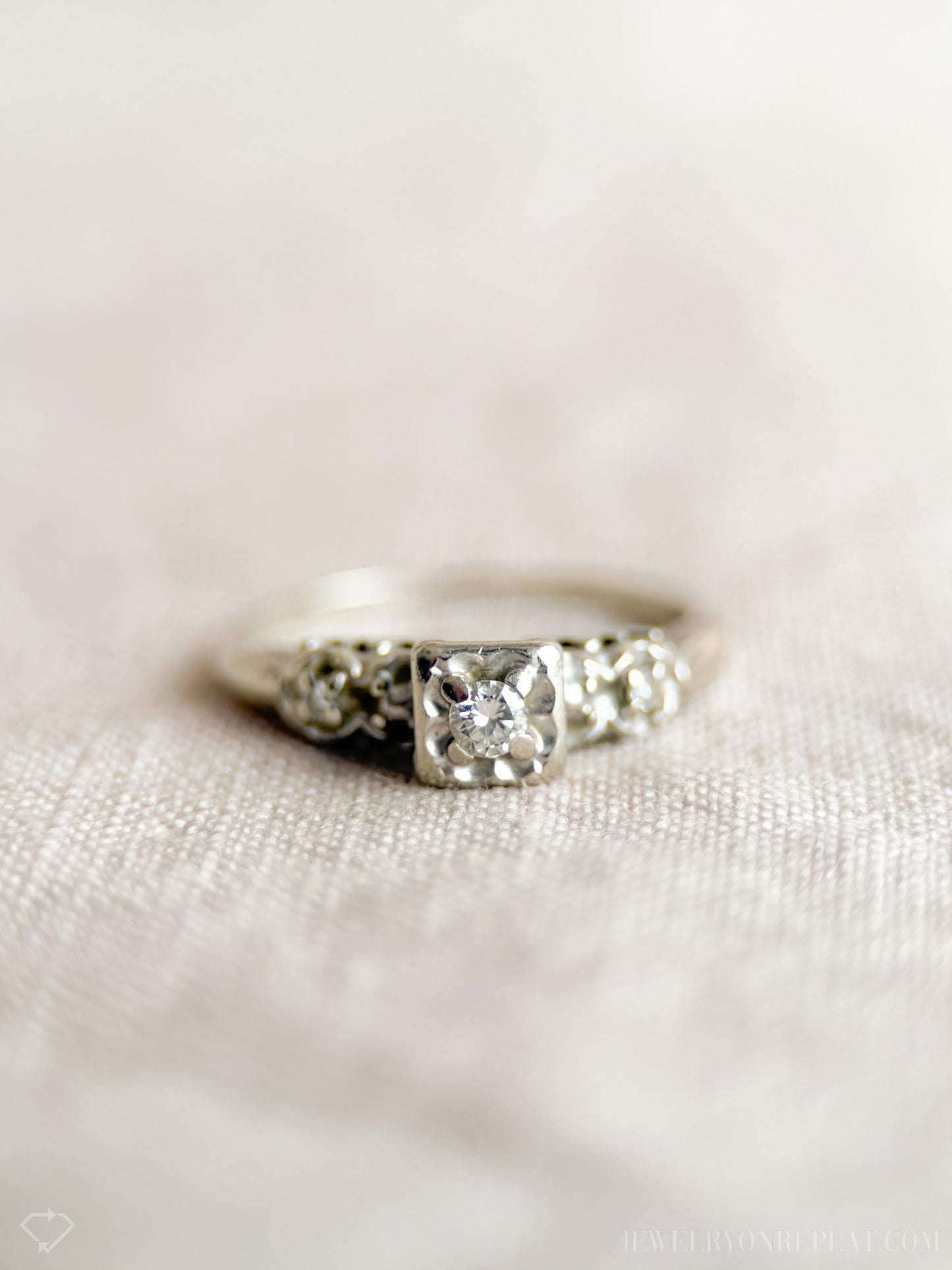 Vintage Art Deco Diamond Ring in 14k White Gold, Antique Jewelry from the 1950s - Timeless, Sustainable, @JewelryOnRepeat