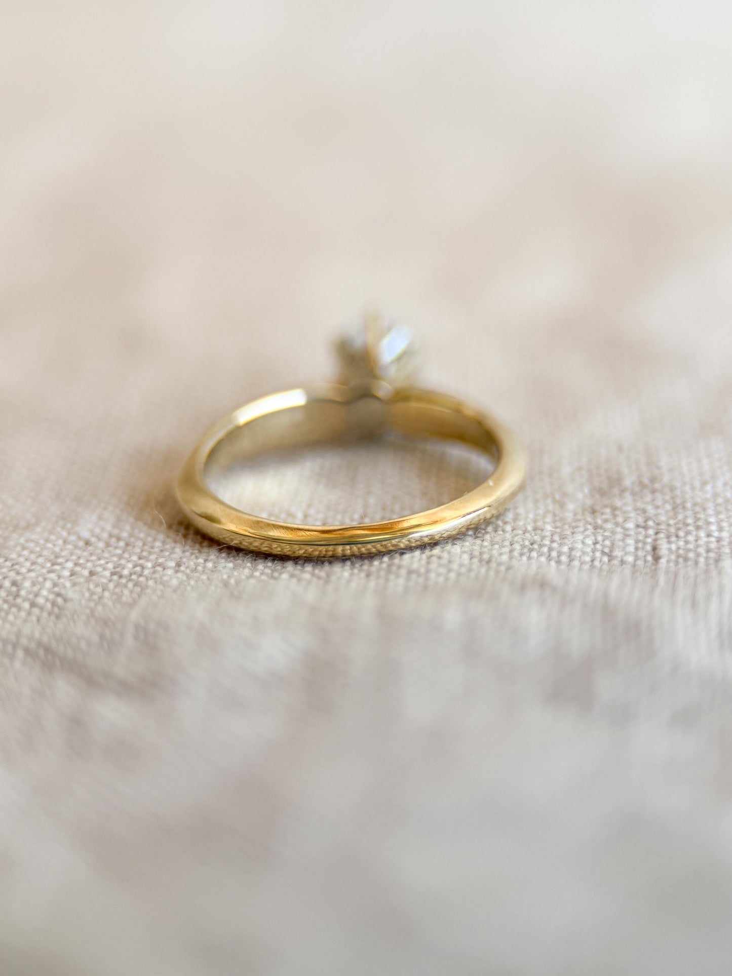 Vintage Oval Cut Diamond Solitaire Ring in 14k Gold, Retro Jewelry from the 1990s - Timeless, Sustainable, @JewelryOnRepeat