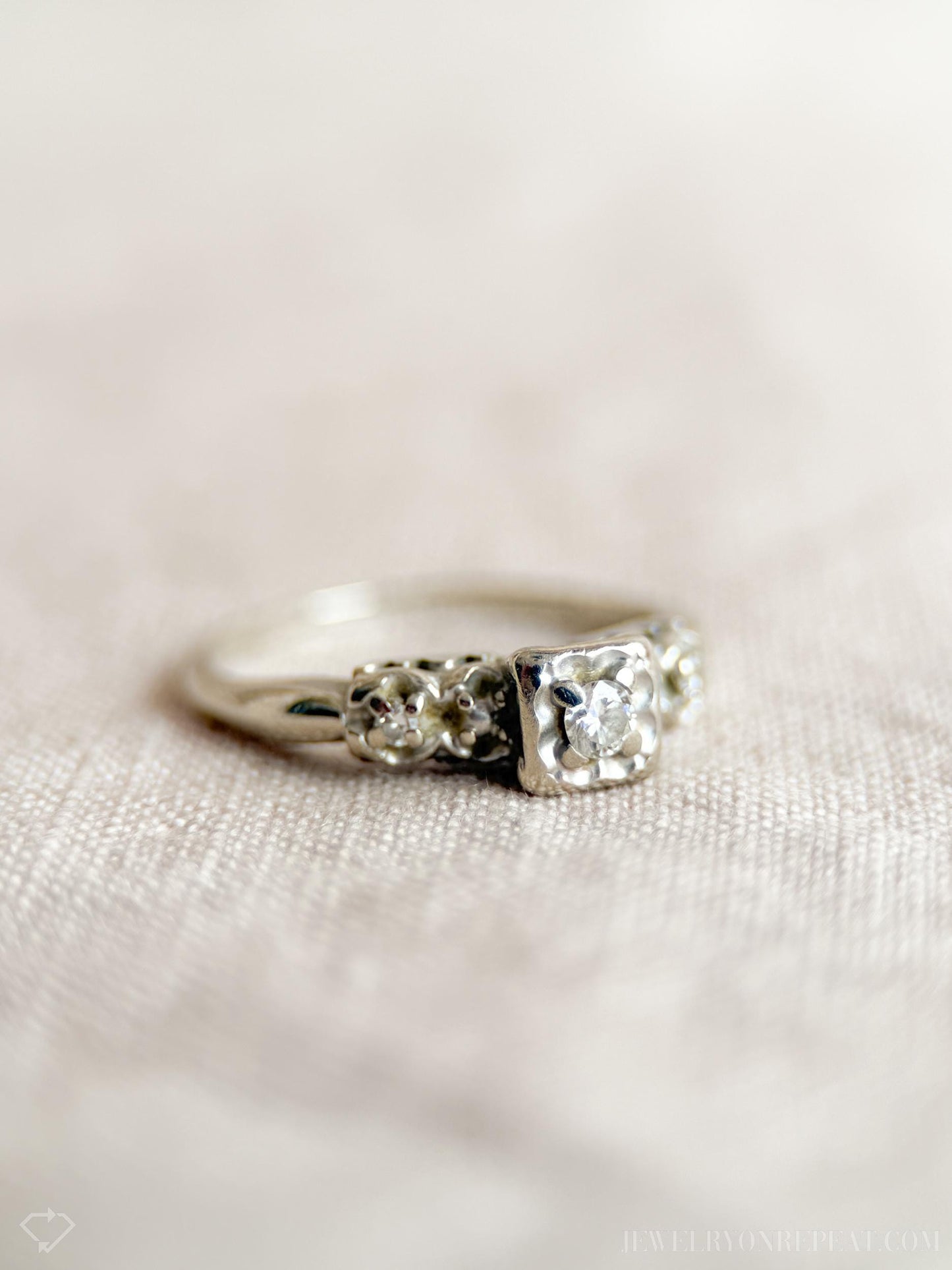 Vintage Art Deco Diamond Ring in 14k White Gold, Antique Jewelry from the 1950s - Timeless, Sustainable, @JewelryOnRepeat