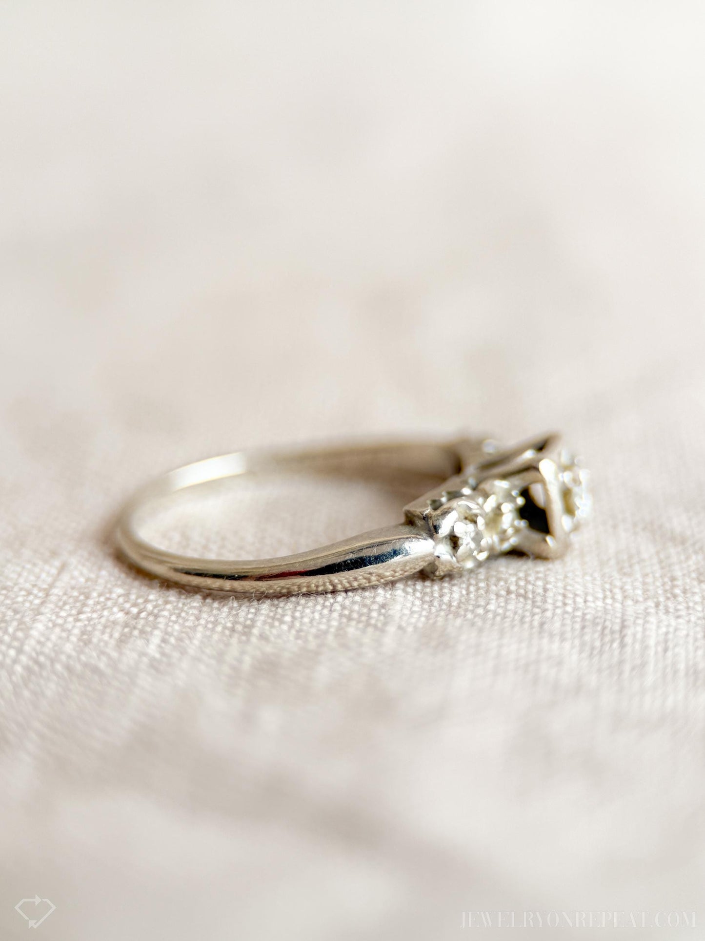 Vintage Art Deco Diamond Ring in 14k White Gold, Antique Jewelry from the 1950s - Timeless, Sustainable, @JewelryOnRepeat
