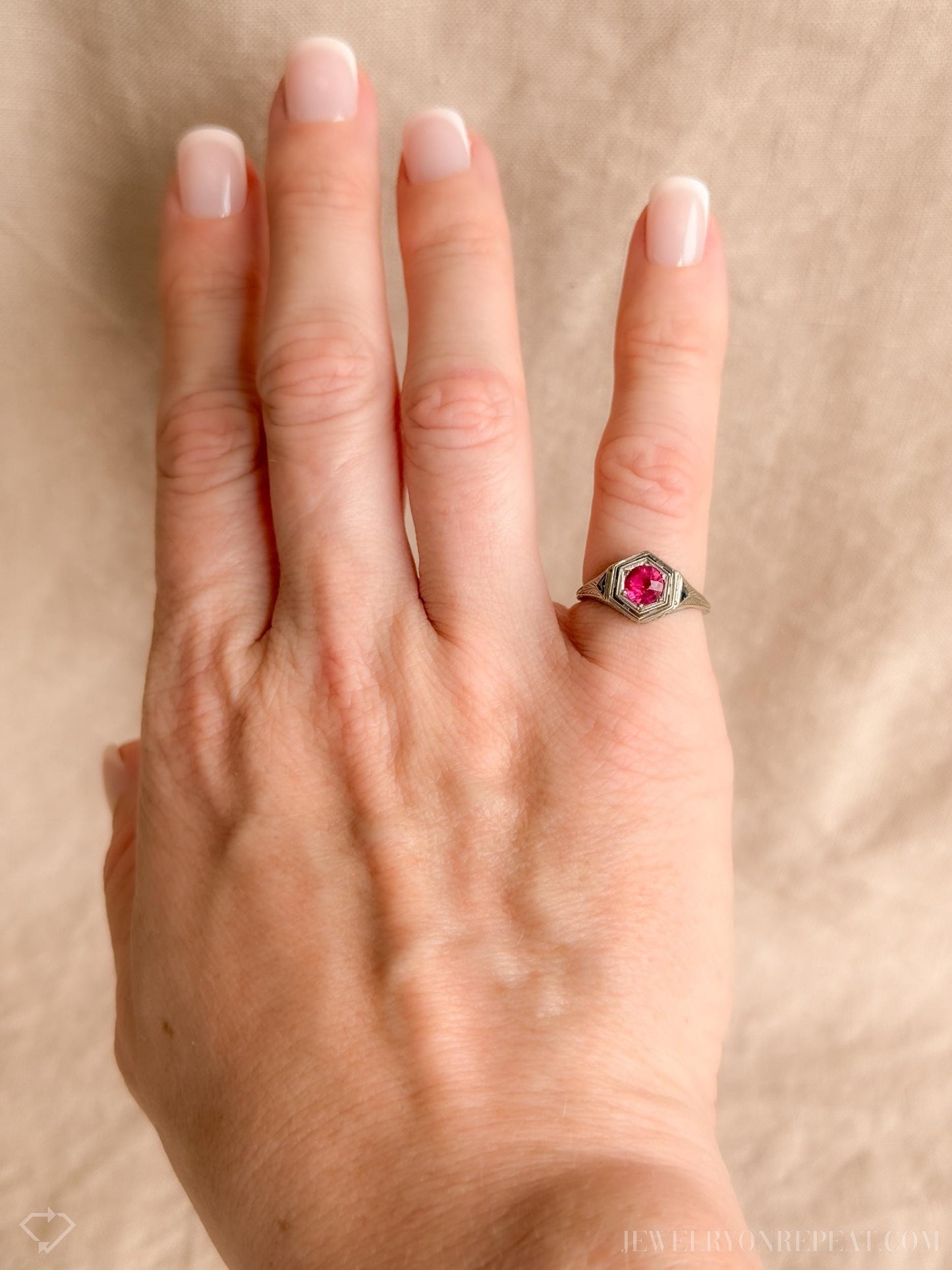 Vintage Art Deco Ruby Gemstone Ring in 18k White Gold, Antique Jewelry from the 1930s - Timeless, Sustainable, @JewelryOnRepeat