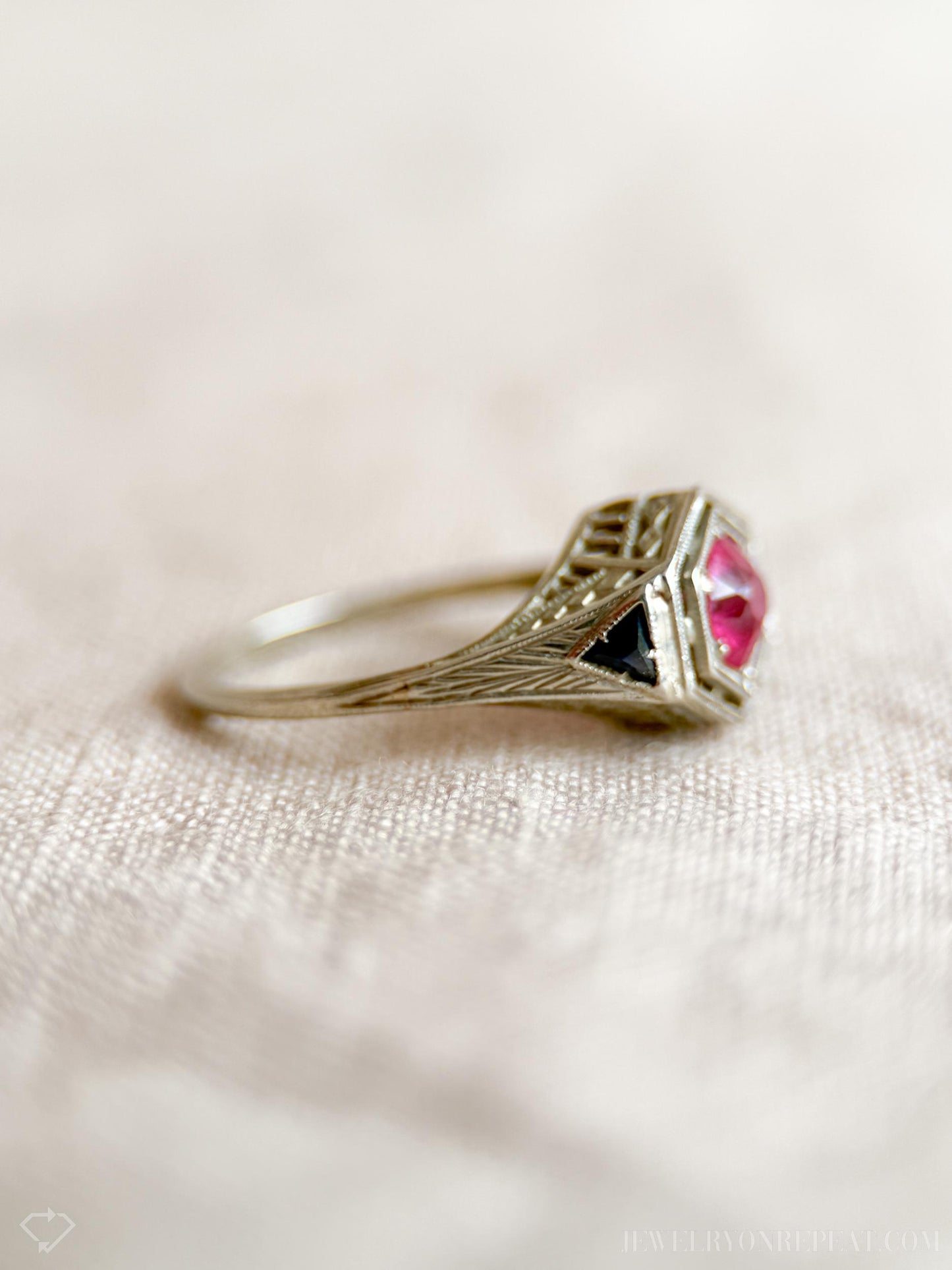 Vintage Art Deco Ruby Gemstone Ring in 18k White Gold, Antique Jewelry from the 1930s - Timeless, Sustainable, @JewelryOnRepeat