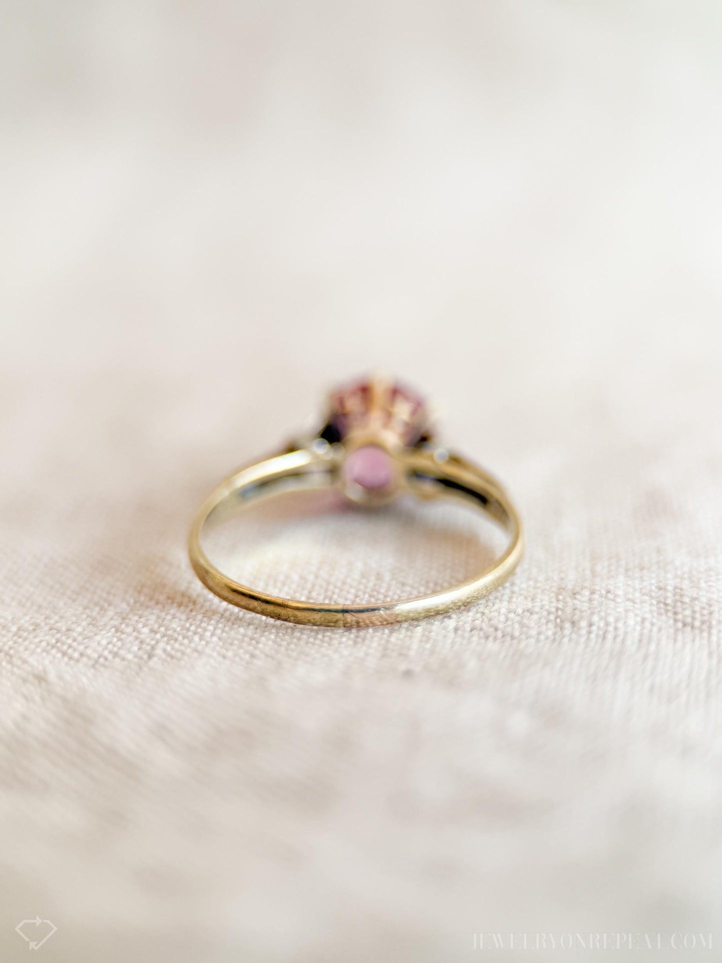 Vintage Art Deco Pink Sapphire Gemstone Solitaire Ring in 10k Gold, Antique Jewelry from the 1930s - Timeless, Sustainable, @JewelryOnRepeat