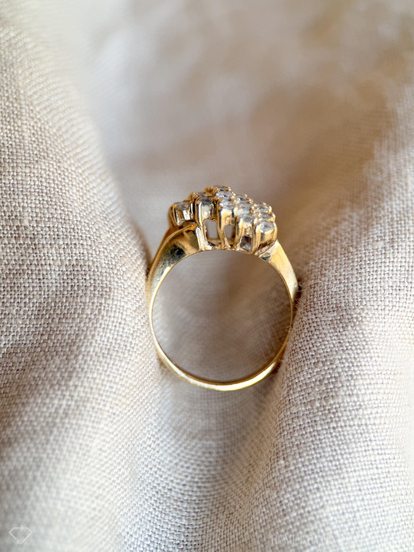 Vintage Diamond Cluster Ring in 14k Gold, Vintage Jewelry from the 1970s - Timeless, Sustainable, @JewelryOnRepeat