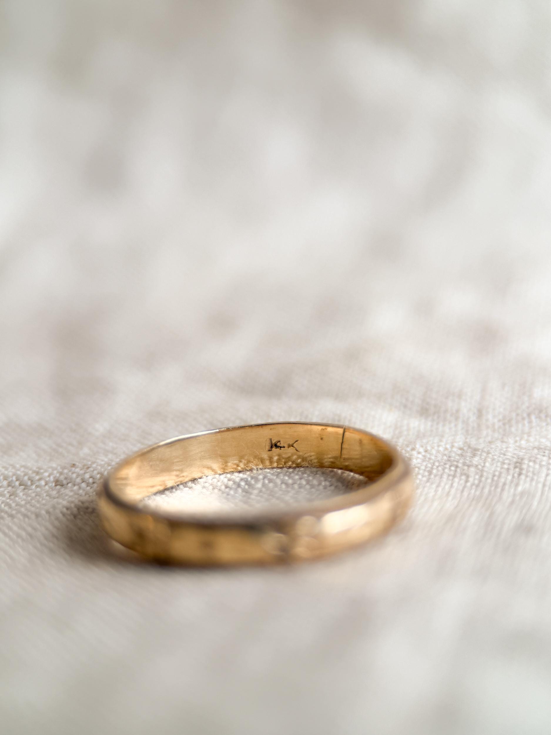 Vintage Floral Filigree Wedding Band – Yellow & White Gold, 1950s