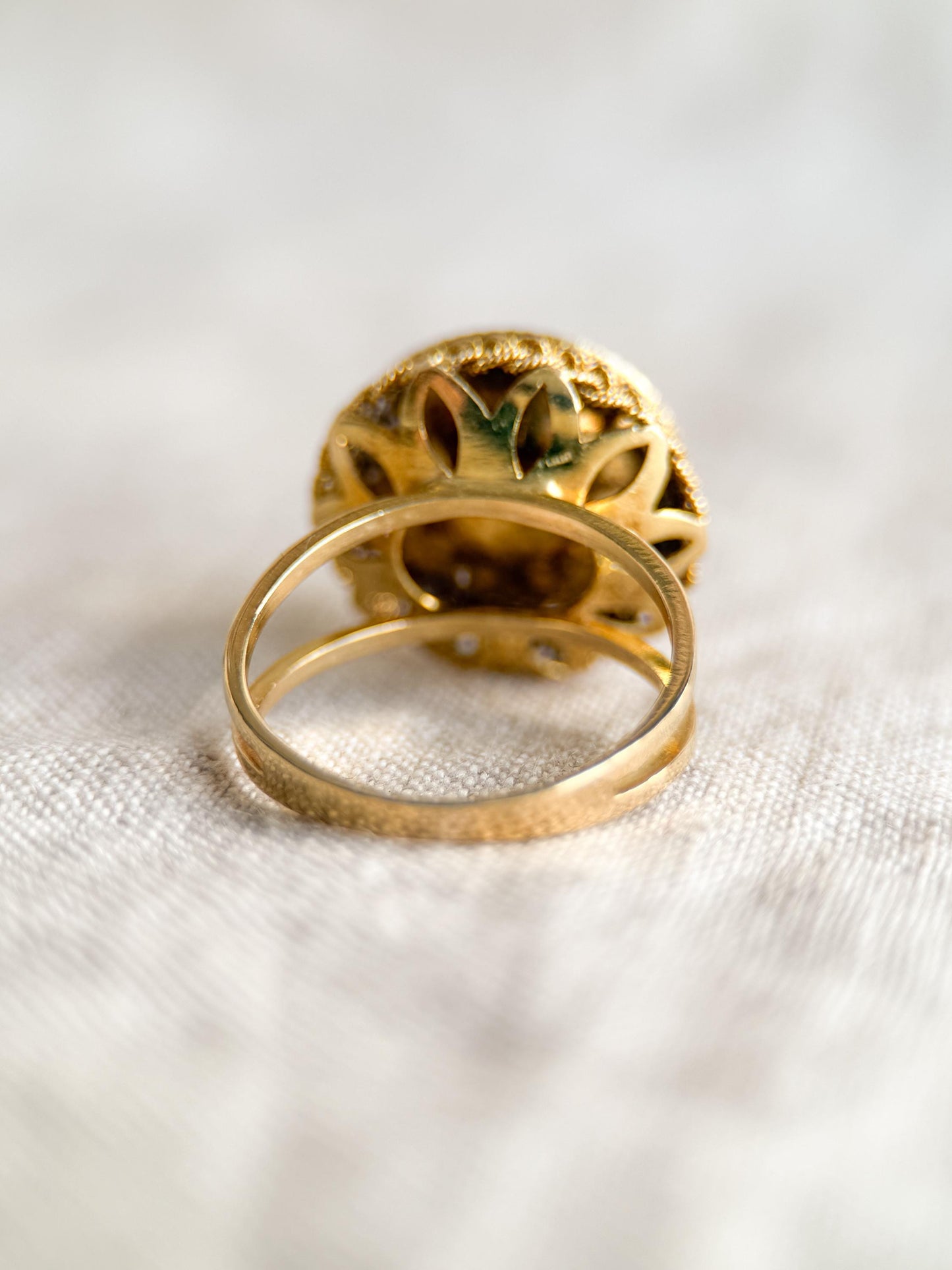 Elegant 1970s Mabe Pearl Solitaire Cocktail Ring - 14k Gold Vintage Statement Jewelry