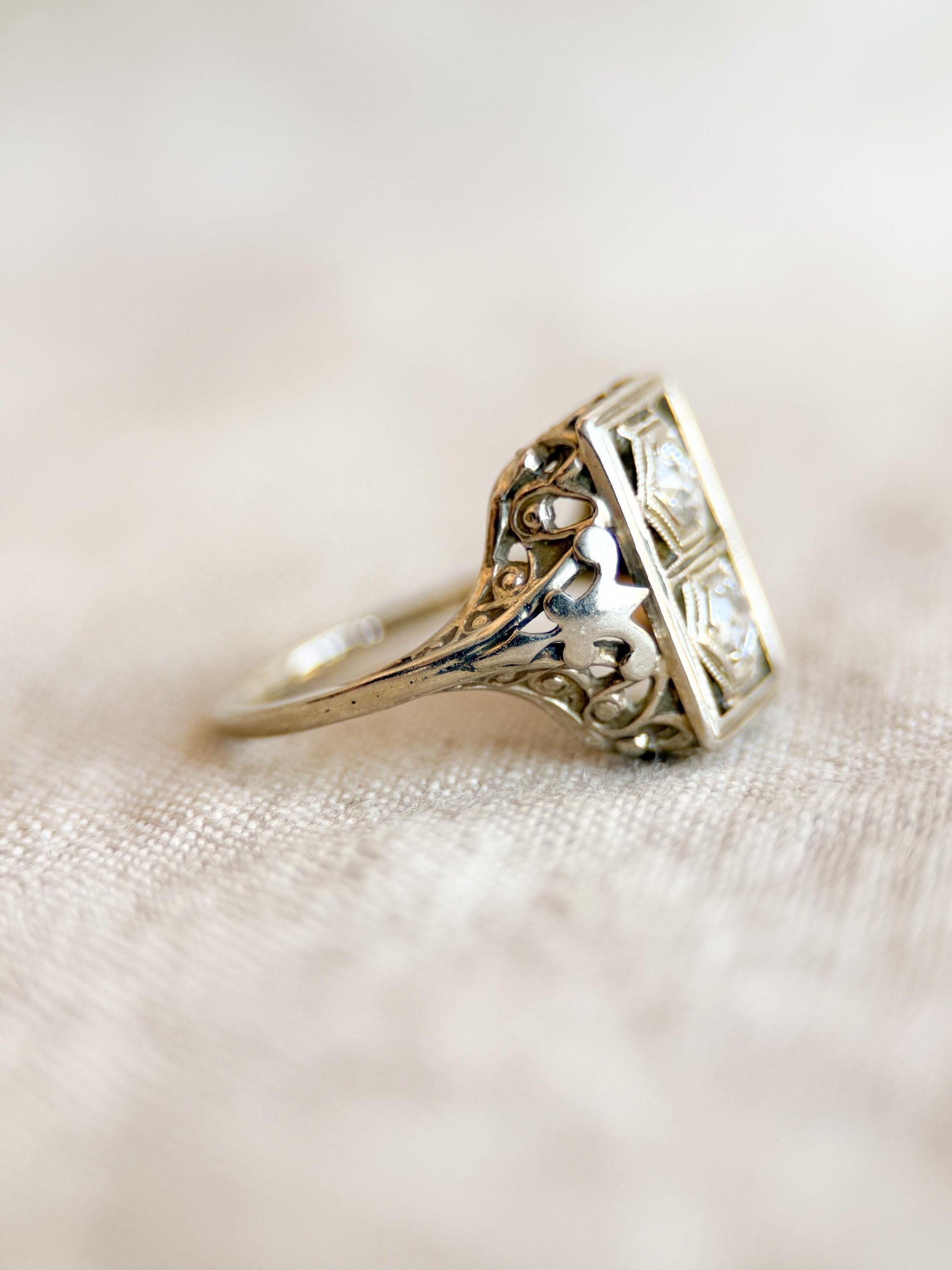 Vintage Art Deco Diamond Engagement Ring in 14k White Gold, Antique Jewelry from the 1900s