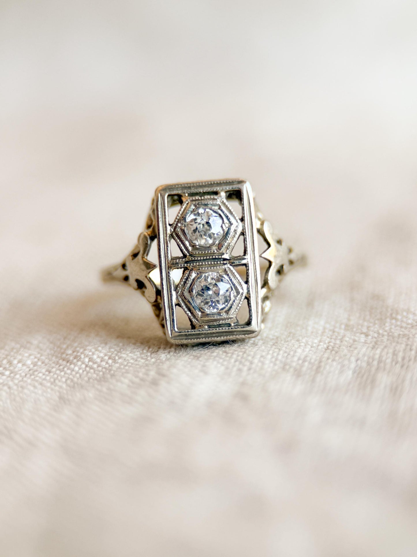 Vintage Art Deco Diamond Engagement Ring in 14k White Gold, Antique Jewelry from the 1900s