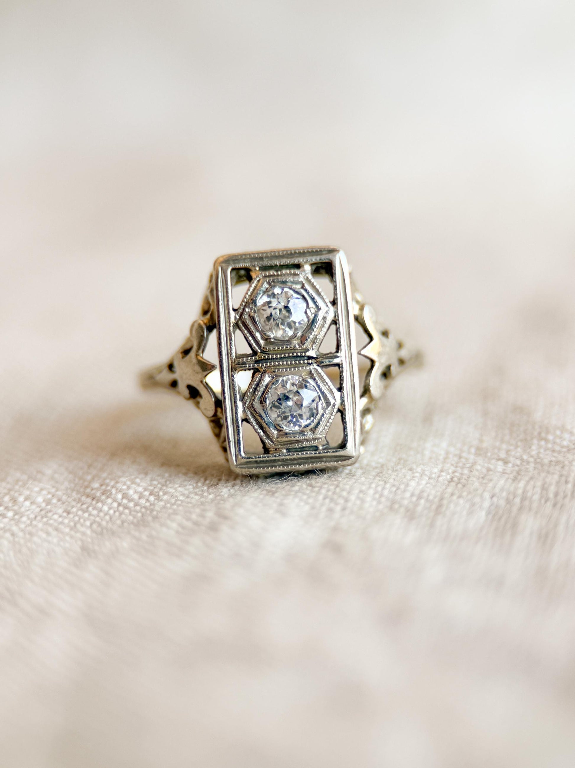 Vintage Art Deco Diamond Engagement Ring in 14k White Gold, Antique Jewelry from the 1900s