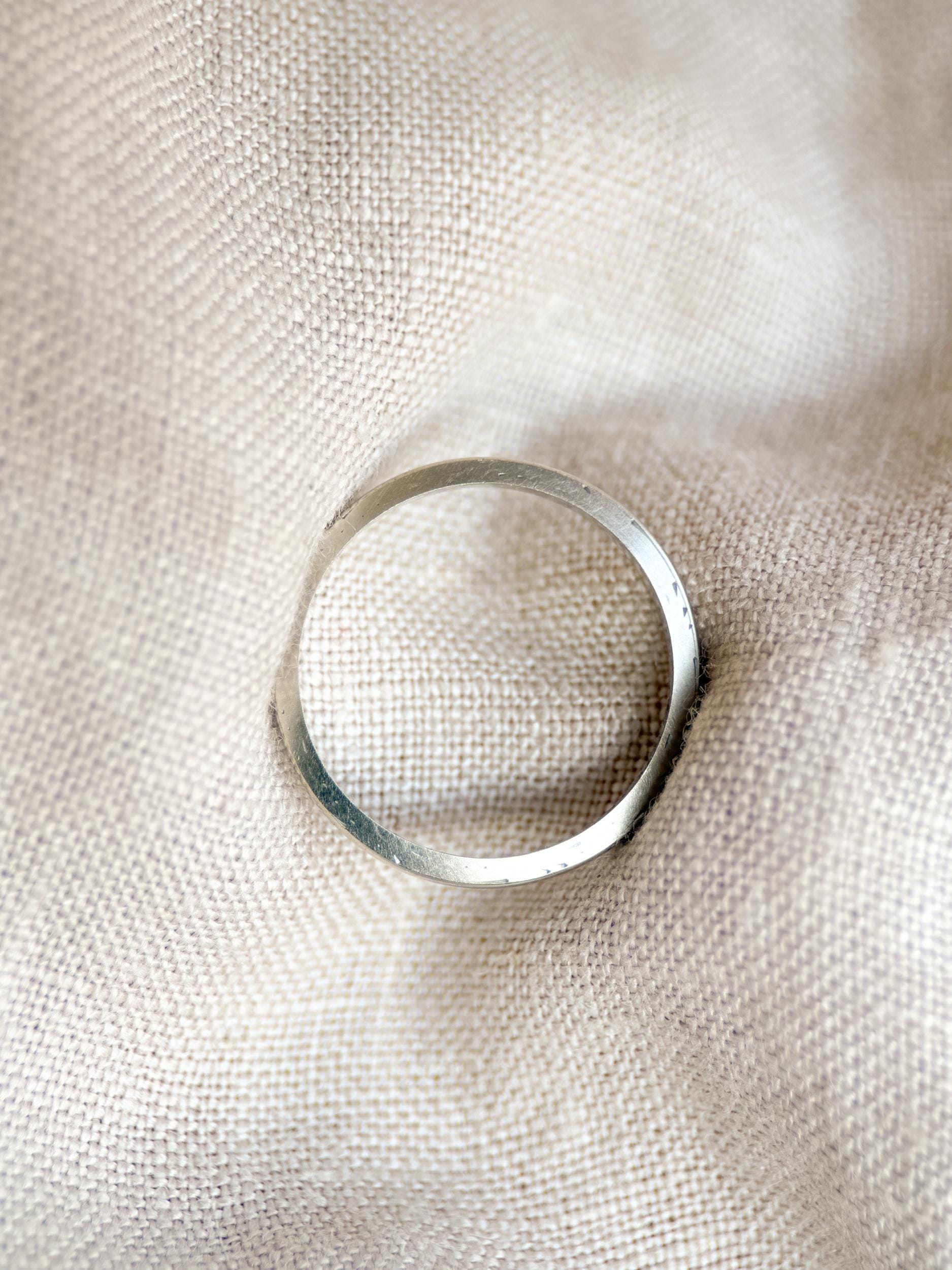 Vintage Classic Wedding Band in 14k White Gold, Retro Jewelry from the 1990s
