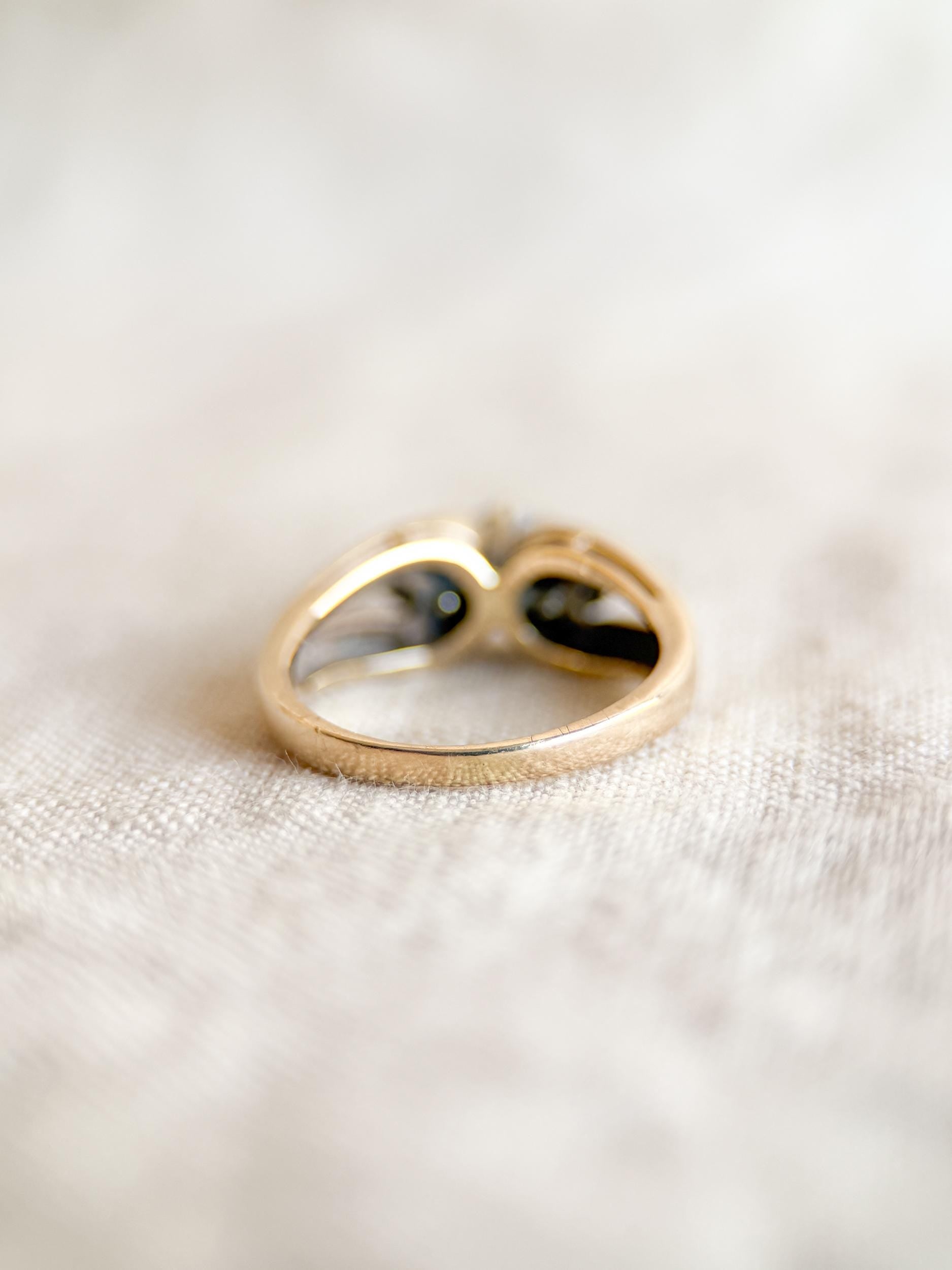 Vintage Diamond Engagement Ring – Three Stone Round Cut, 14k Gold, 1990s