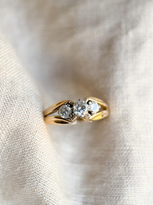 Vintage Diamond Engagement Ring – Three Stone Round Cut, 14k Gold, 1990s