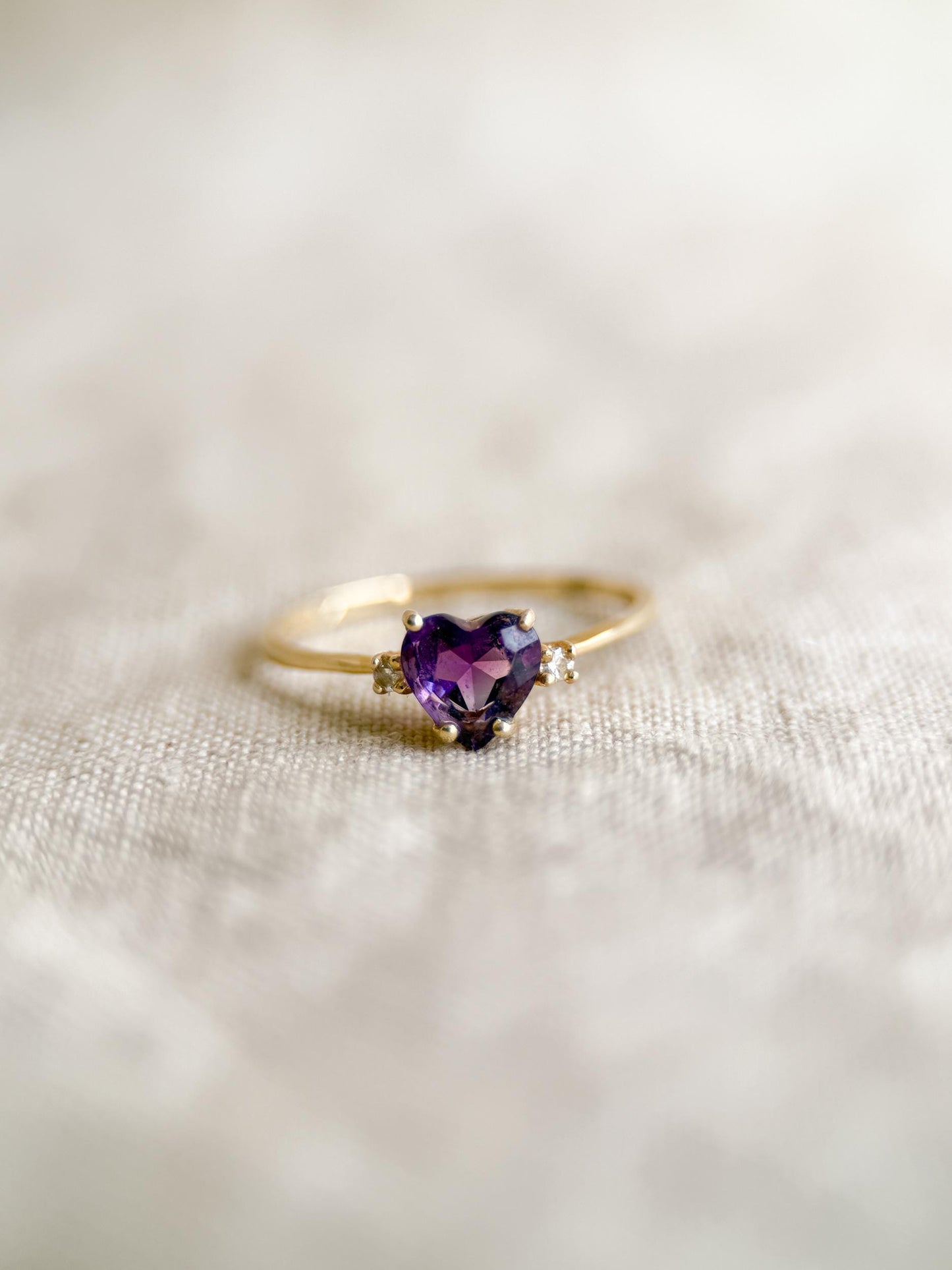 Vintage Purple Amethyst Heart Cut Gemstone Ring in 14k Gold, Retro Jewelry from the 1990s