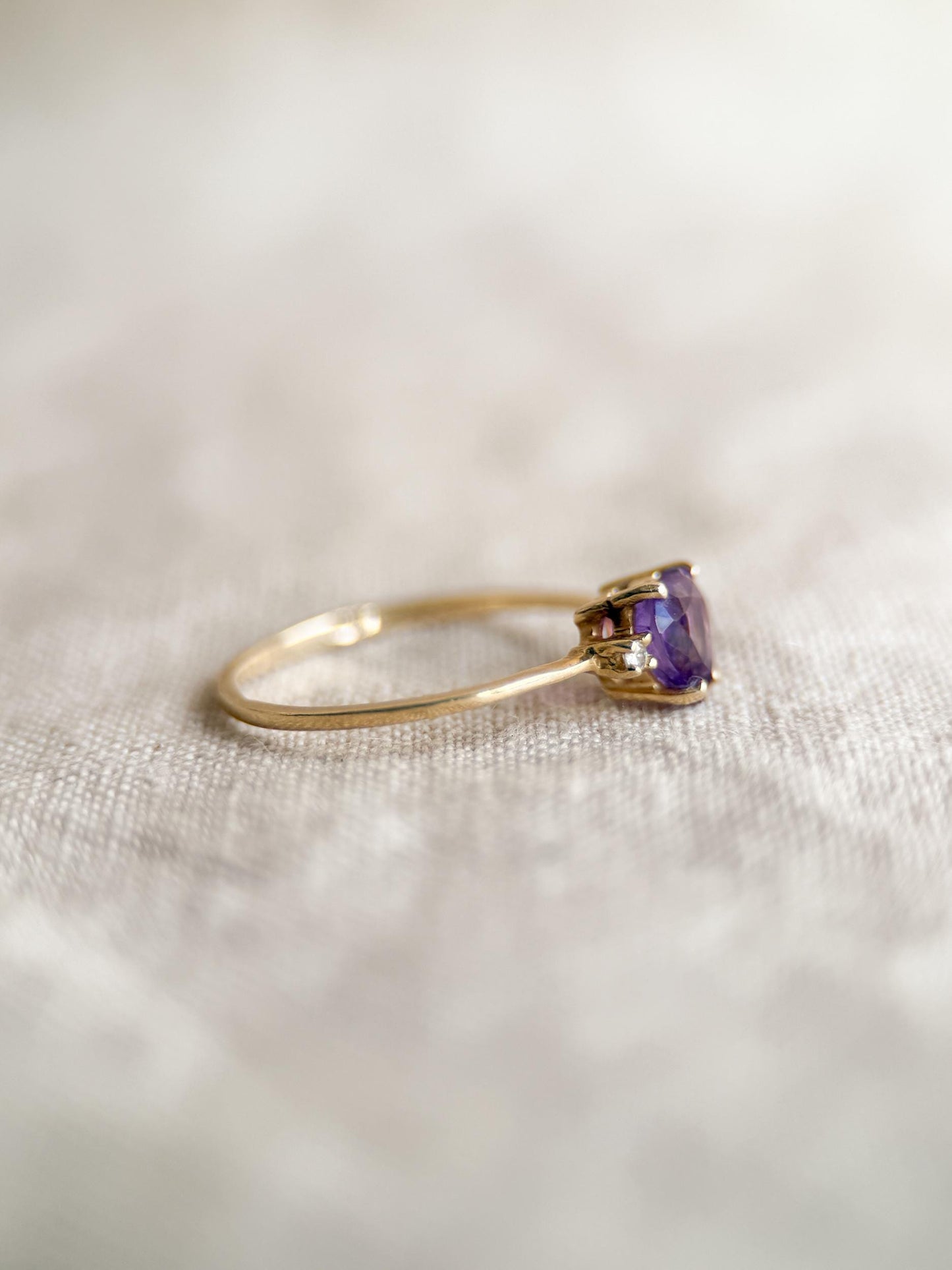Vintage Purple Amethyst Heart Cut Gemstone Ring in 14k Gold, Retro Jewelry from the 1990s