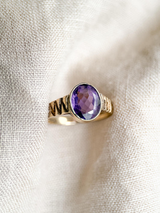 Vintage Purple Amethyst Oval Gemstone Ring in 14k Gold, Antique Jewelry from the 1970s