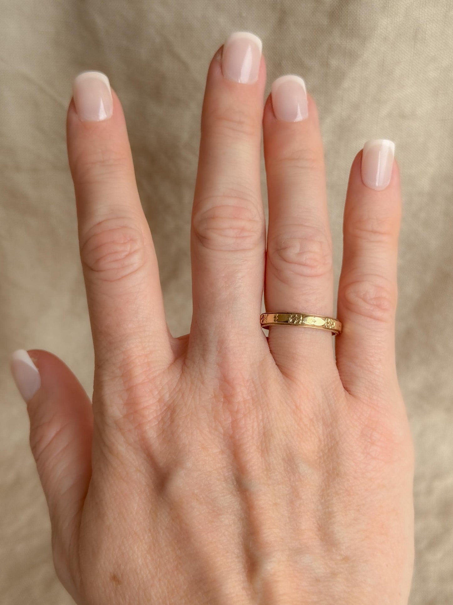 Vintage Floral Filigree Wedding Band – Yellow & White Gold, 1950s