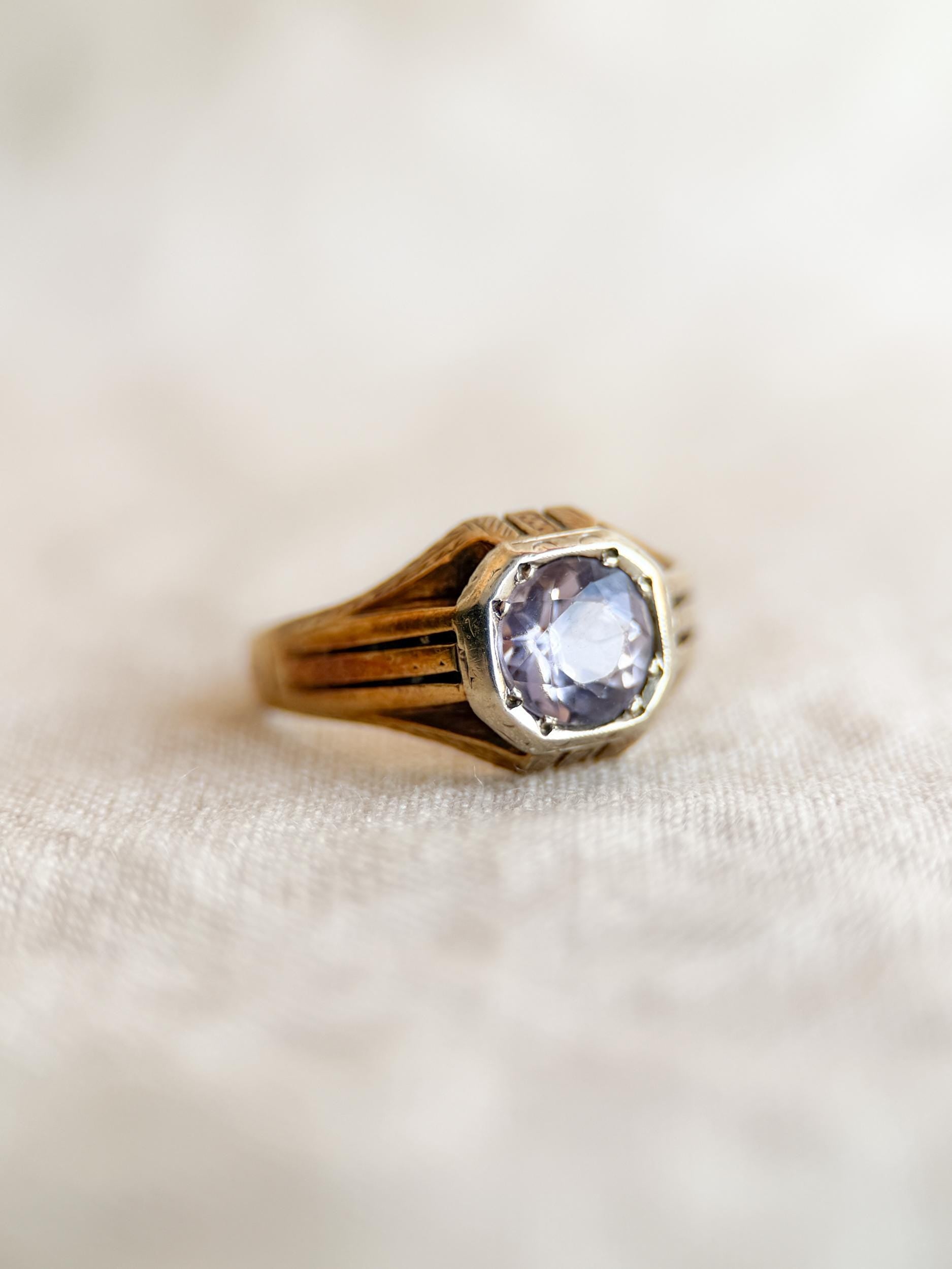 Vintage Purple Amethyst Solitaire Ring in 14k Gold, Antique Jewelry from the 1940s