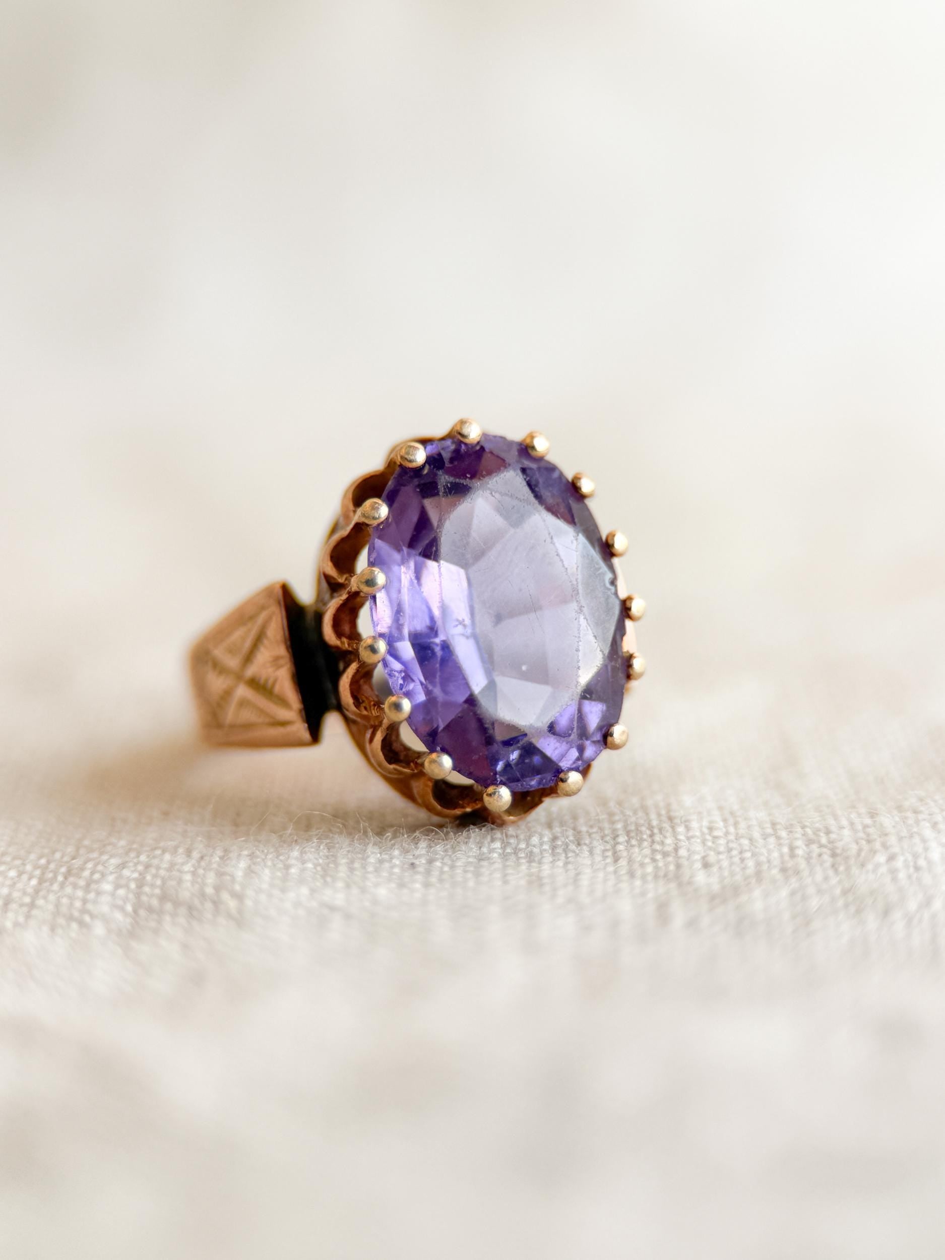 1960s Antique Amethyst Oval Ring - 14k Gold Vintage Statement Jewelry - Retro Purple Gemstone